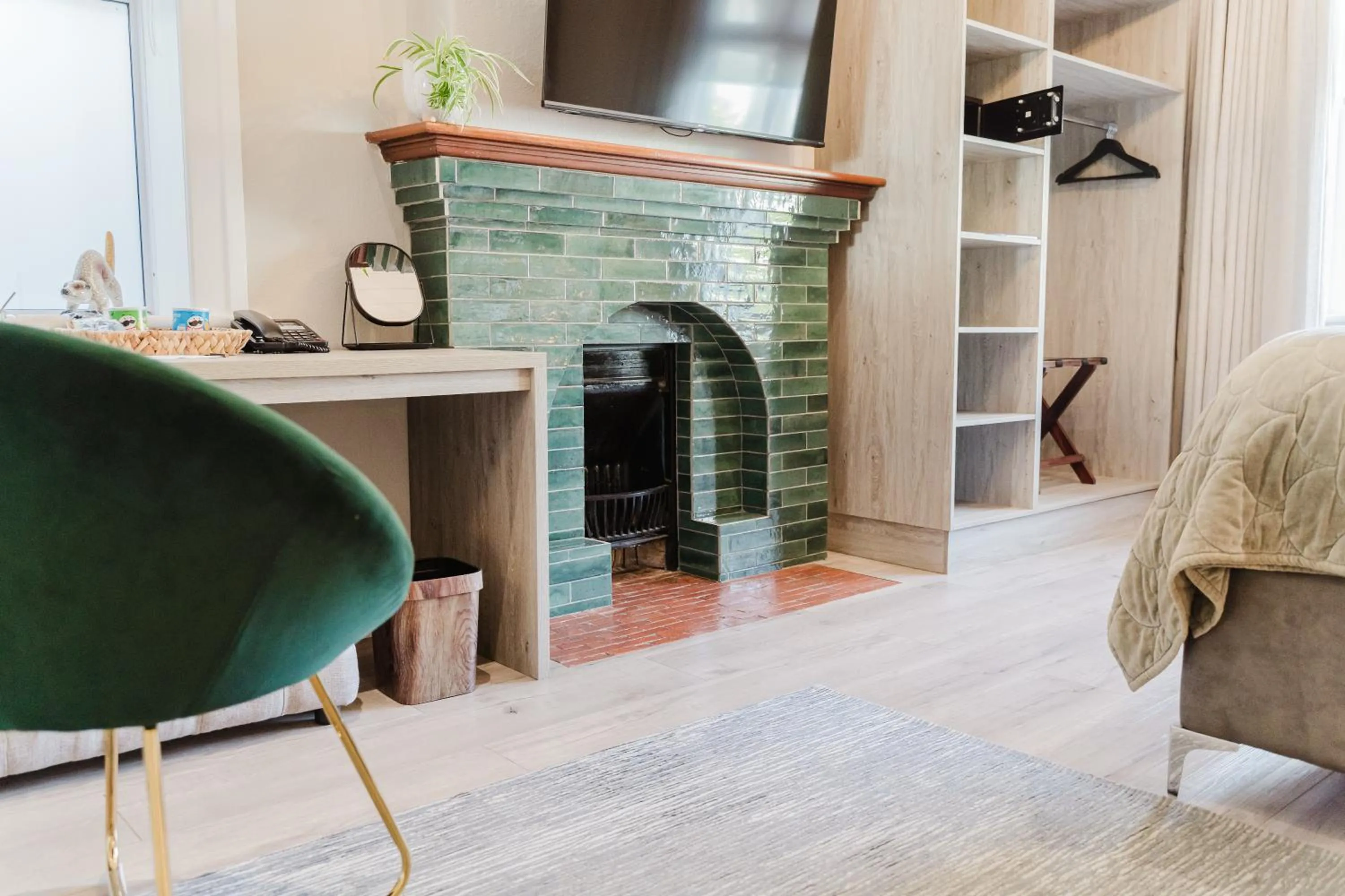 TV and multimedia in Cloud 9 Boutique Hotel and Spa