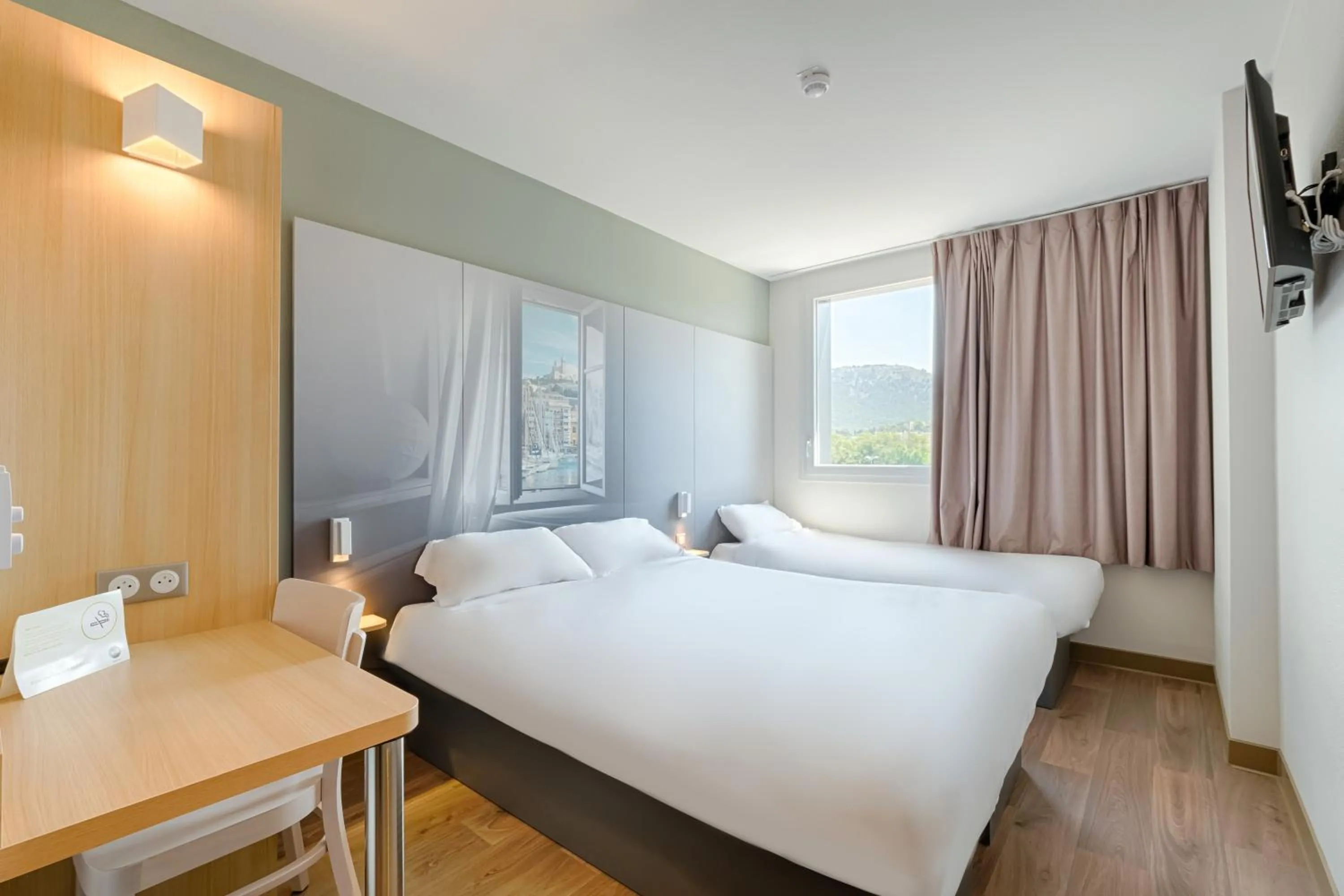 Bedroom, Bed in B&B HOTEL Marseille La Valentine St Menet