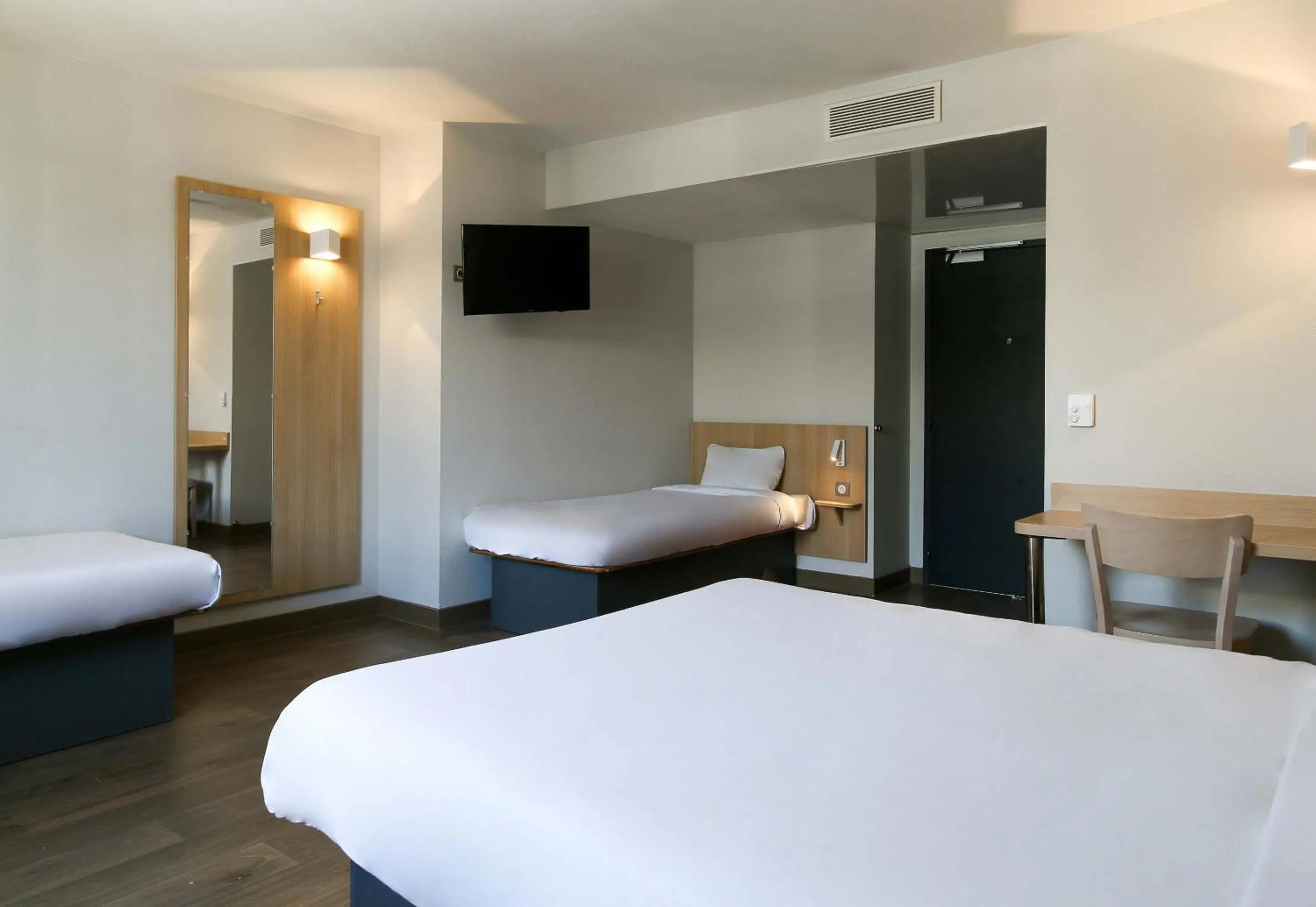 Bedroom, Bed in B&B HOTEL Marseille La Valentine St Menet