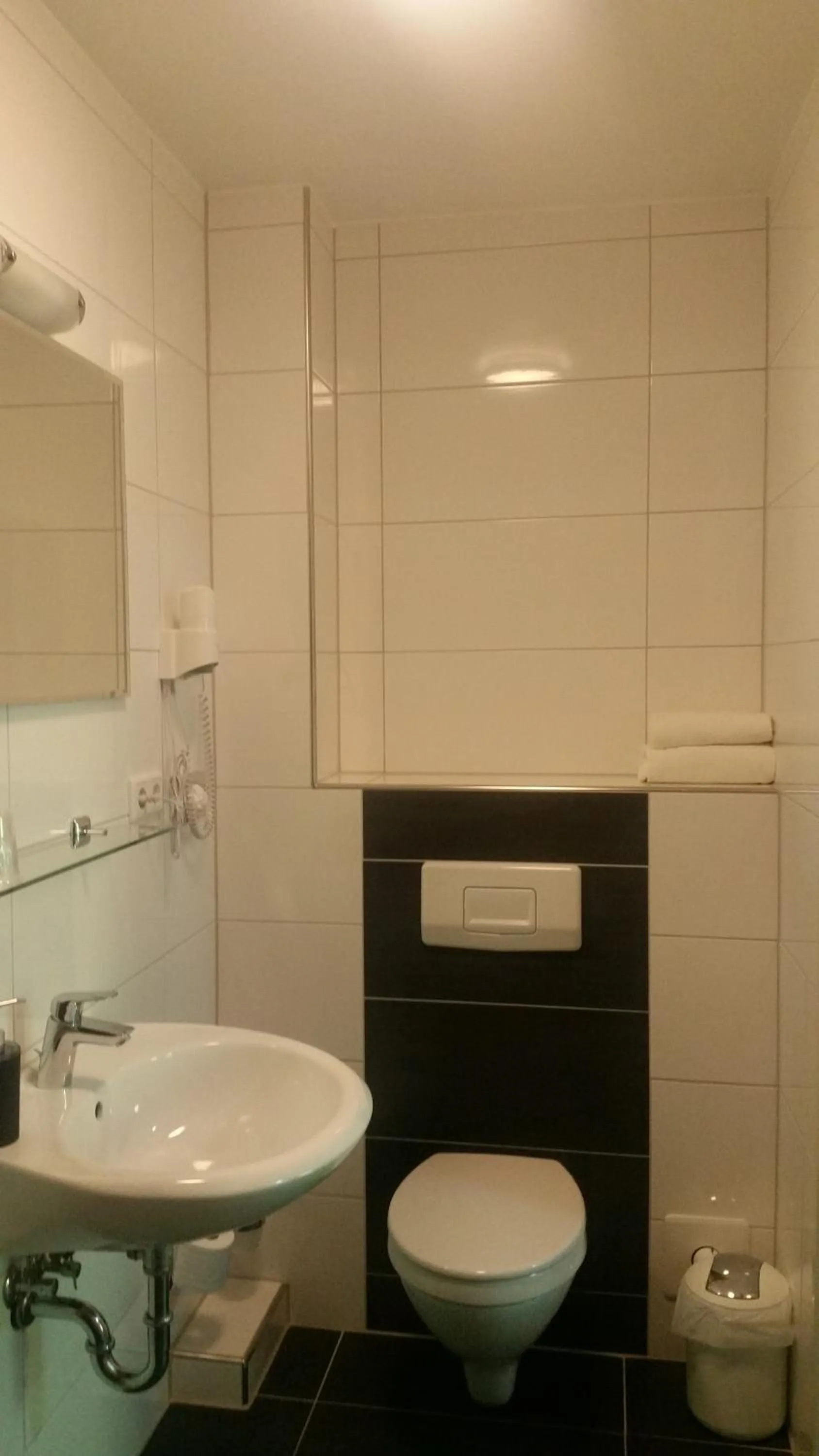 Shower in Cityhotel Ahlen Garni