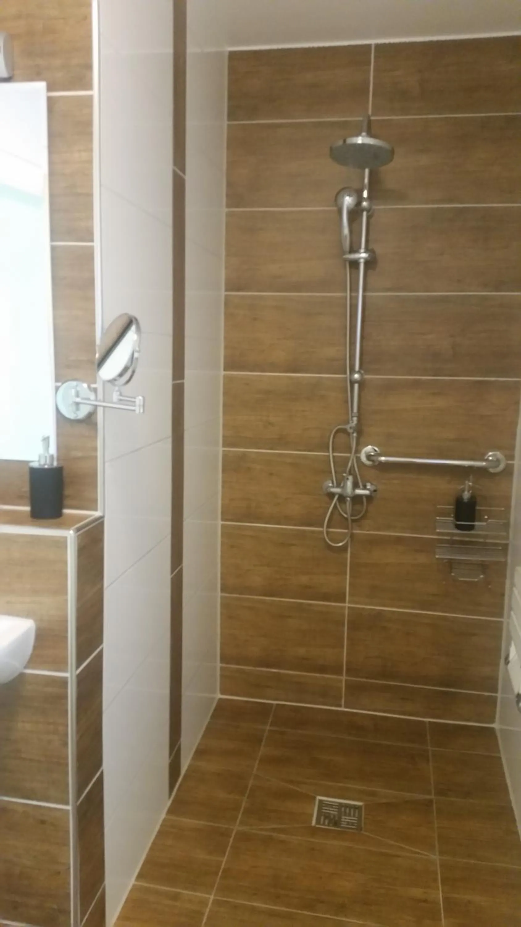 Shower in Cityhotel Ahlen Garni