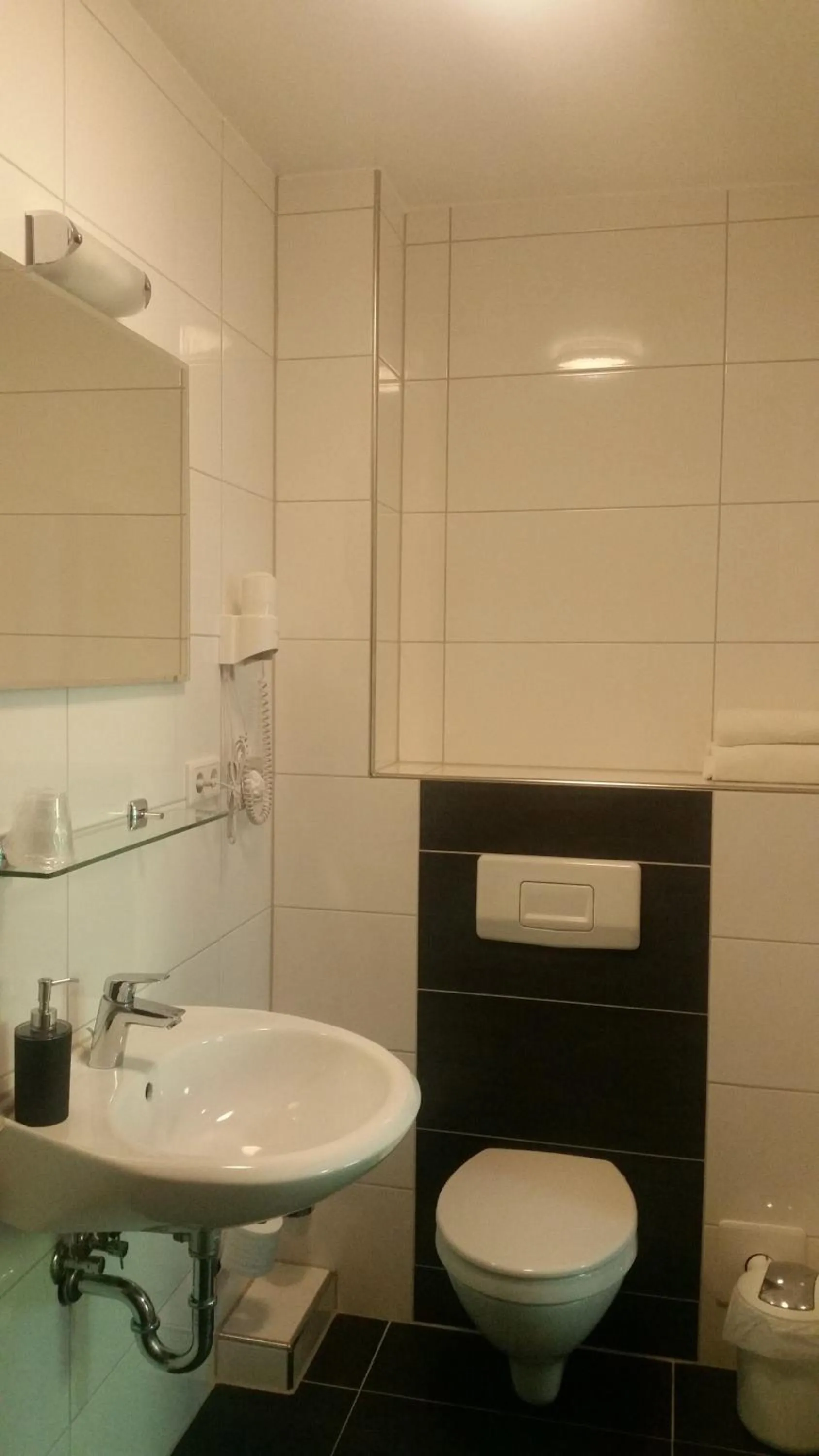 Shower in Cityhotel Ahlen Garni