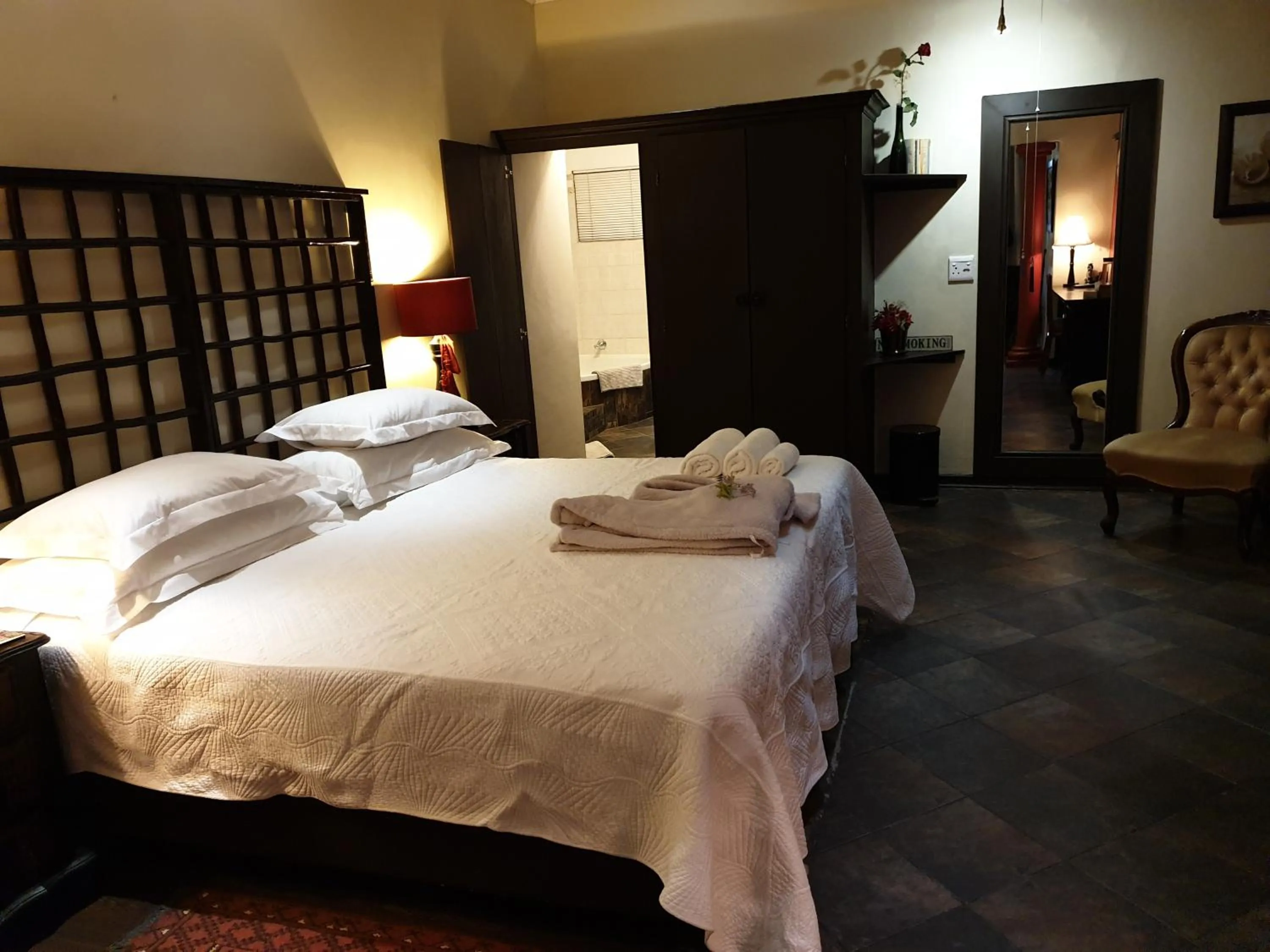 Bedroom, Bed in Belurana River Manor