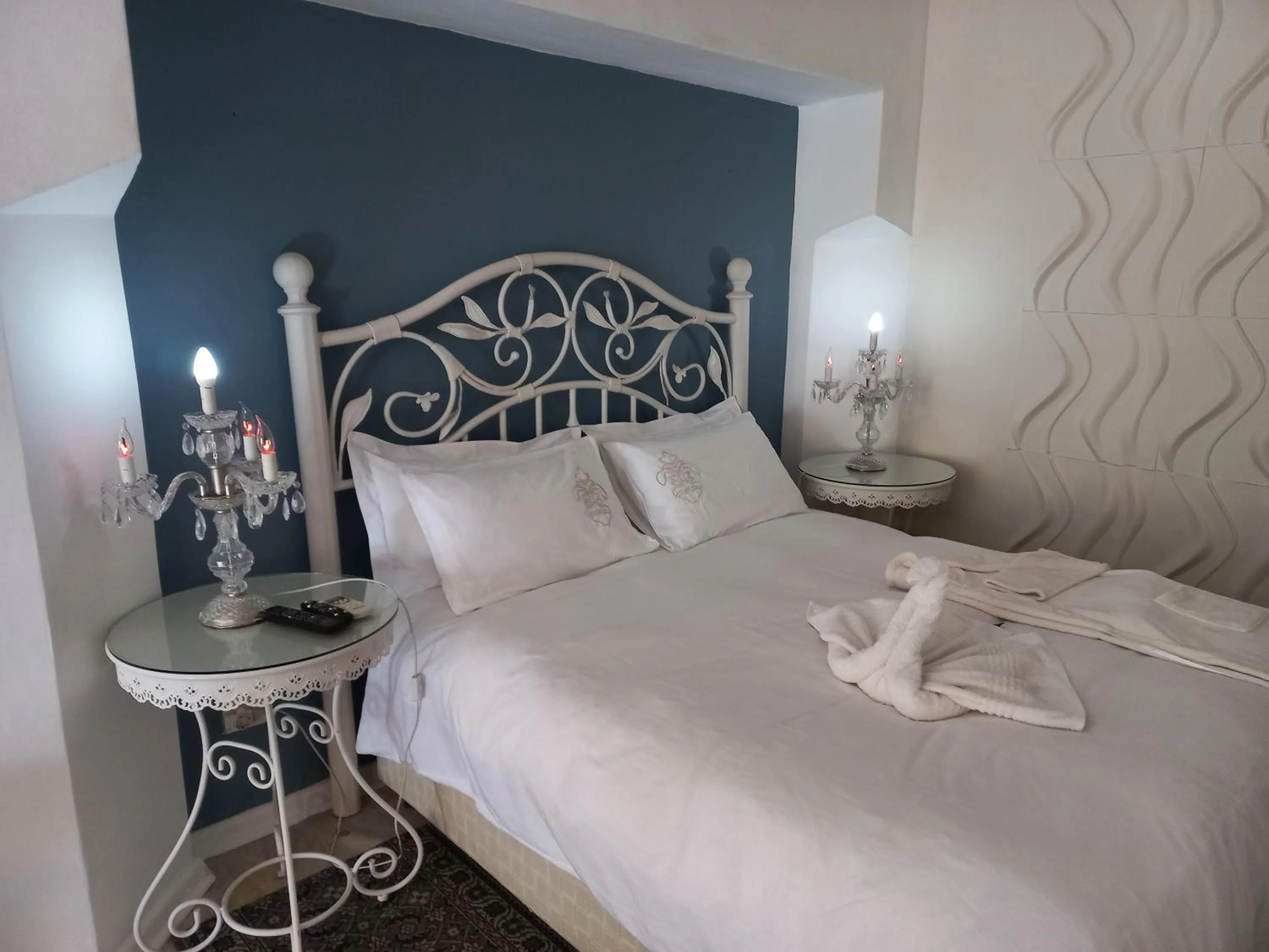 Bed in Belurana River Manor