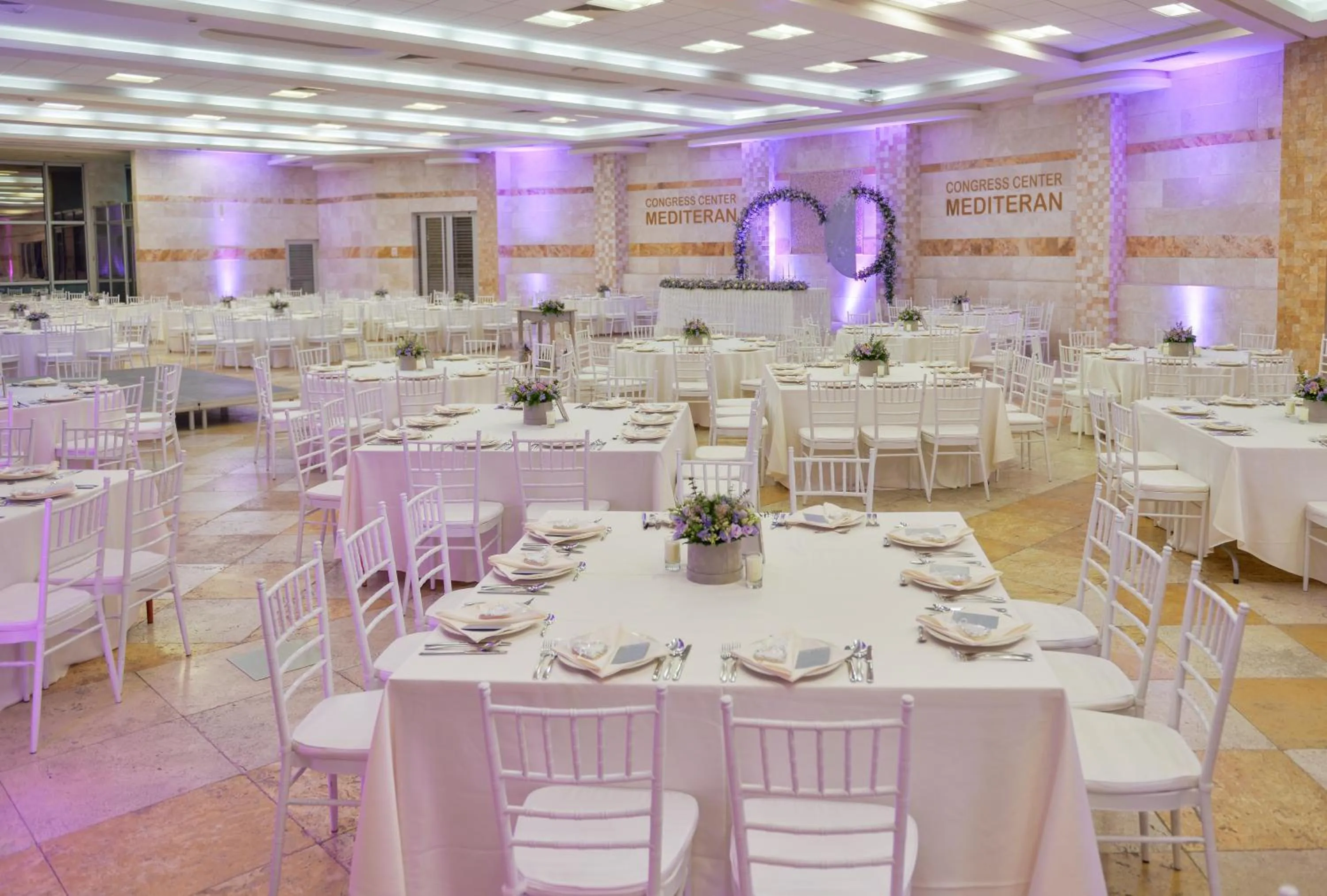 Restaurant/places to eat in Mediteran Hotel & Resort