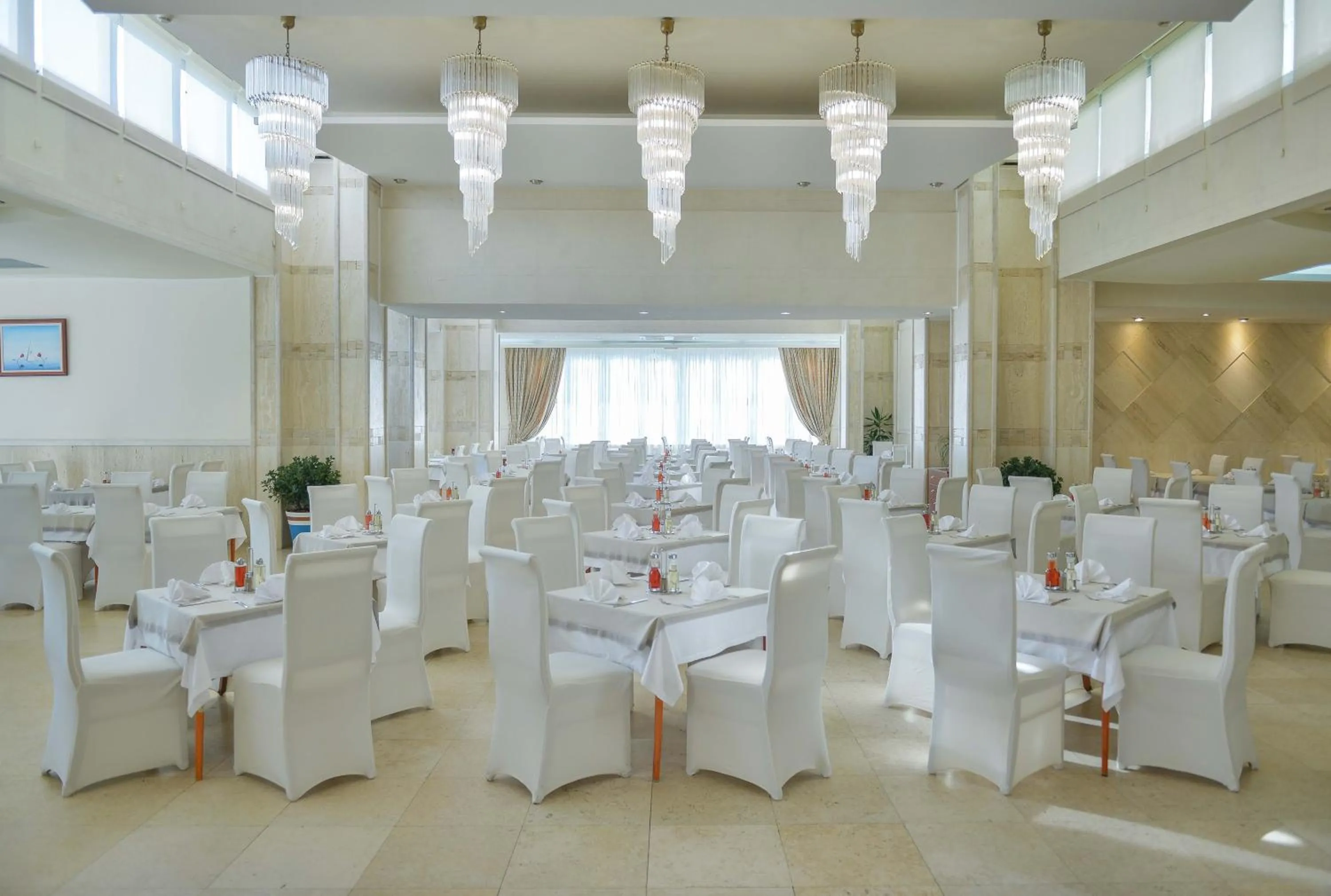 Restaurant/places to eat in Mediteran Hotel & Resort