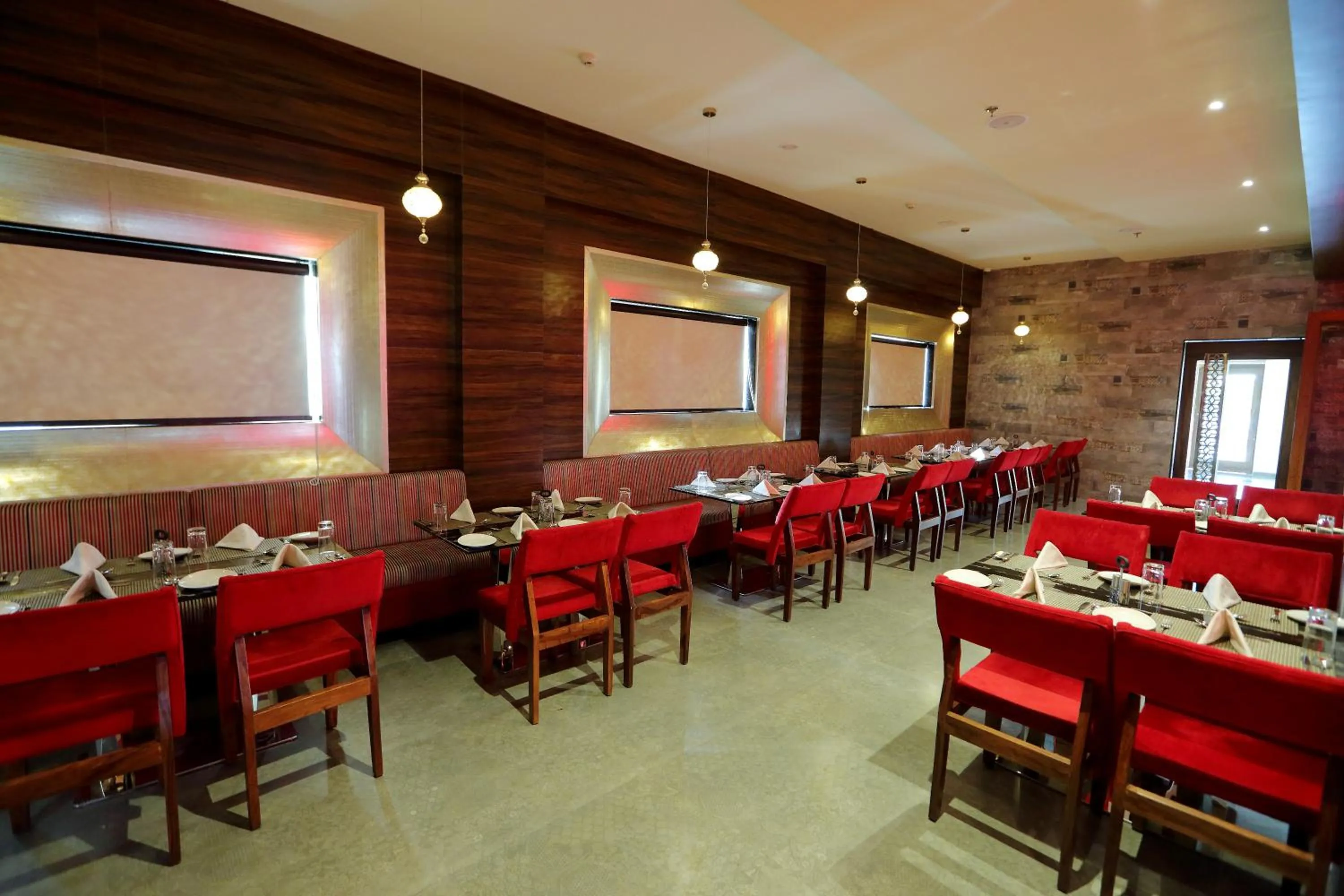 Restaurant/places to eat in Hotel Kasturi Orchid