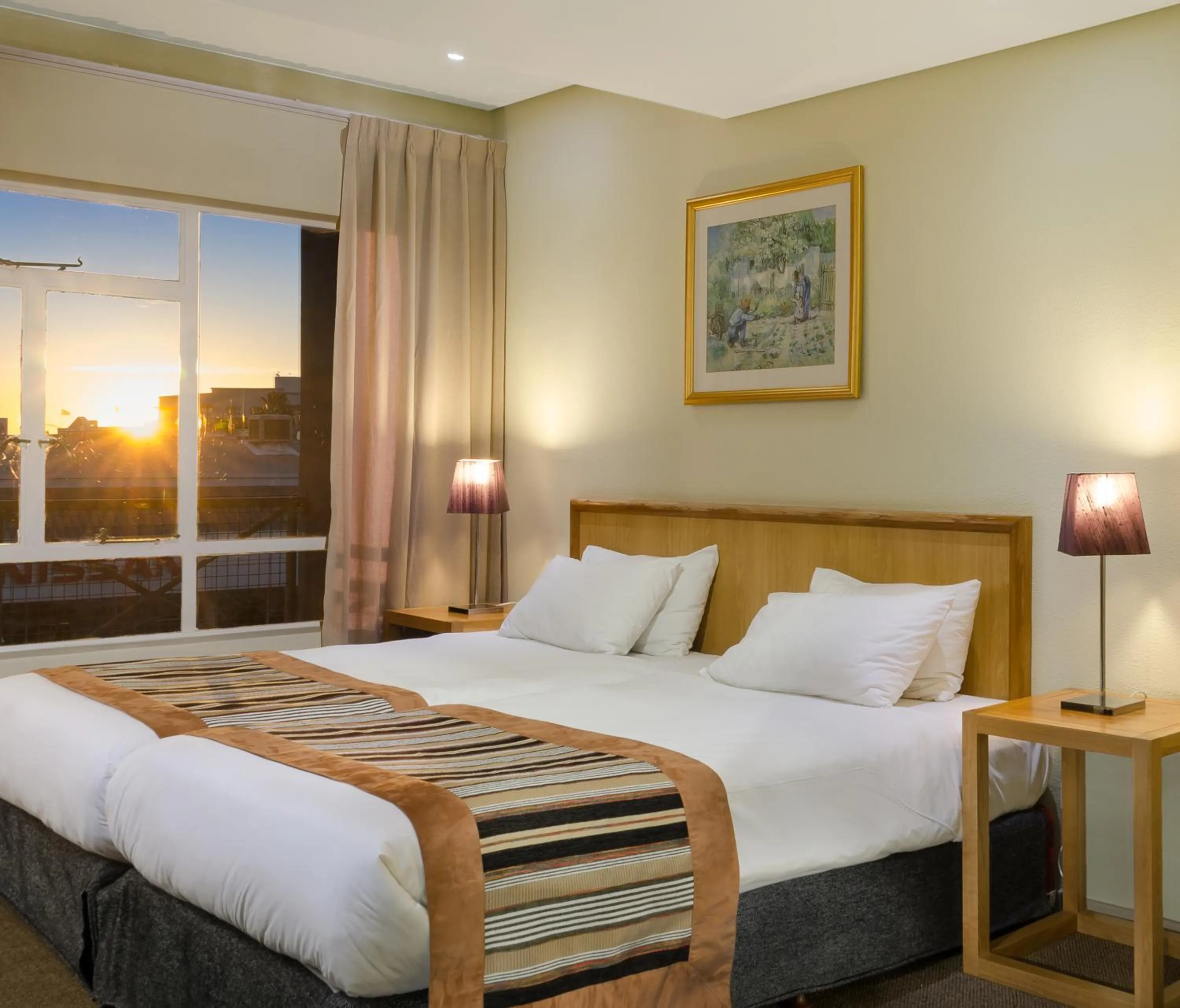 City view, Bed in River City Inn