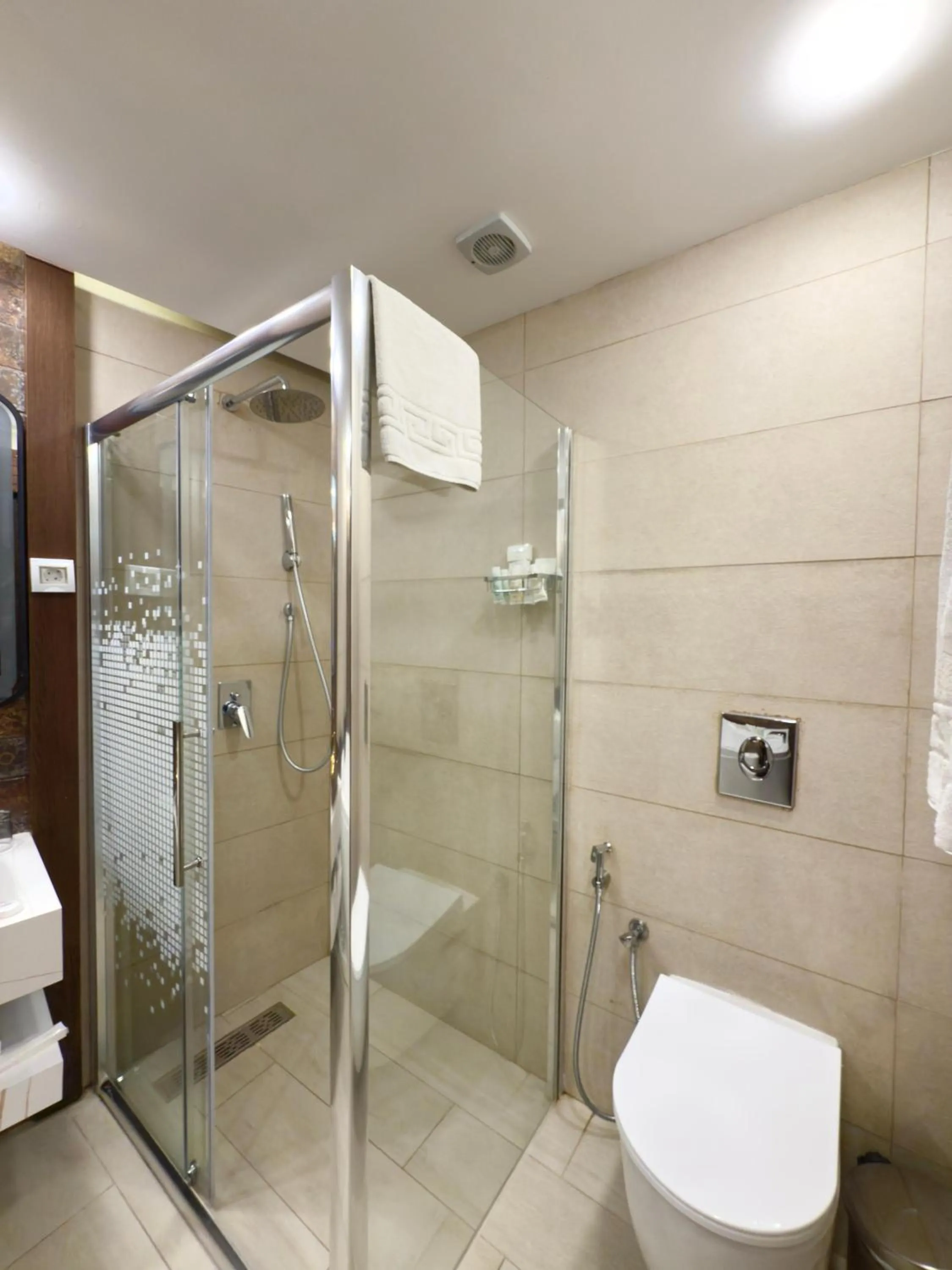 Shower in Hayat Zaman Hotel And Resort Petra