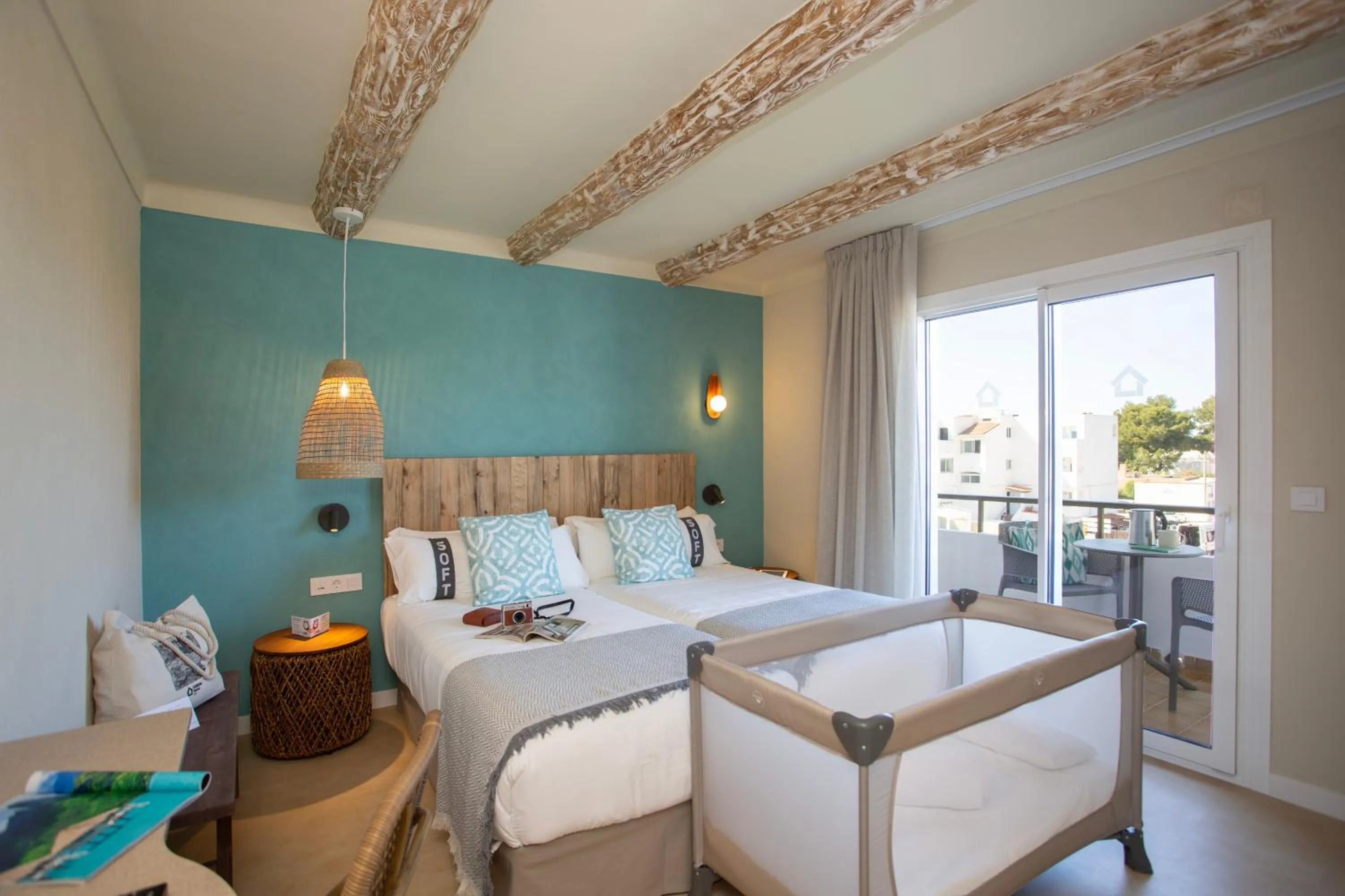 Photo of the whole room, Bed in Casual Bahía Ibiza