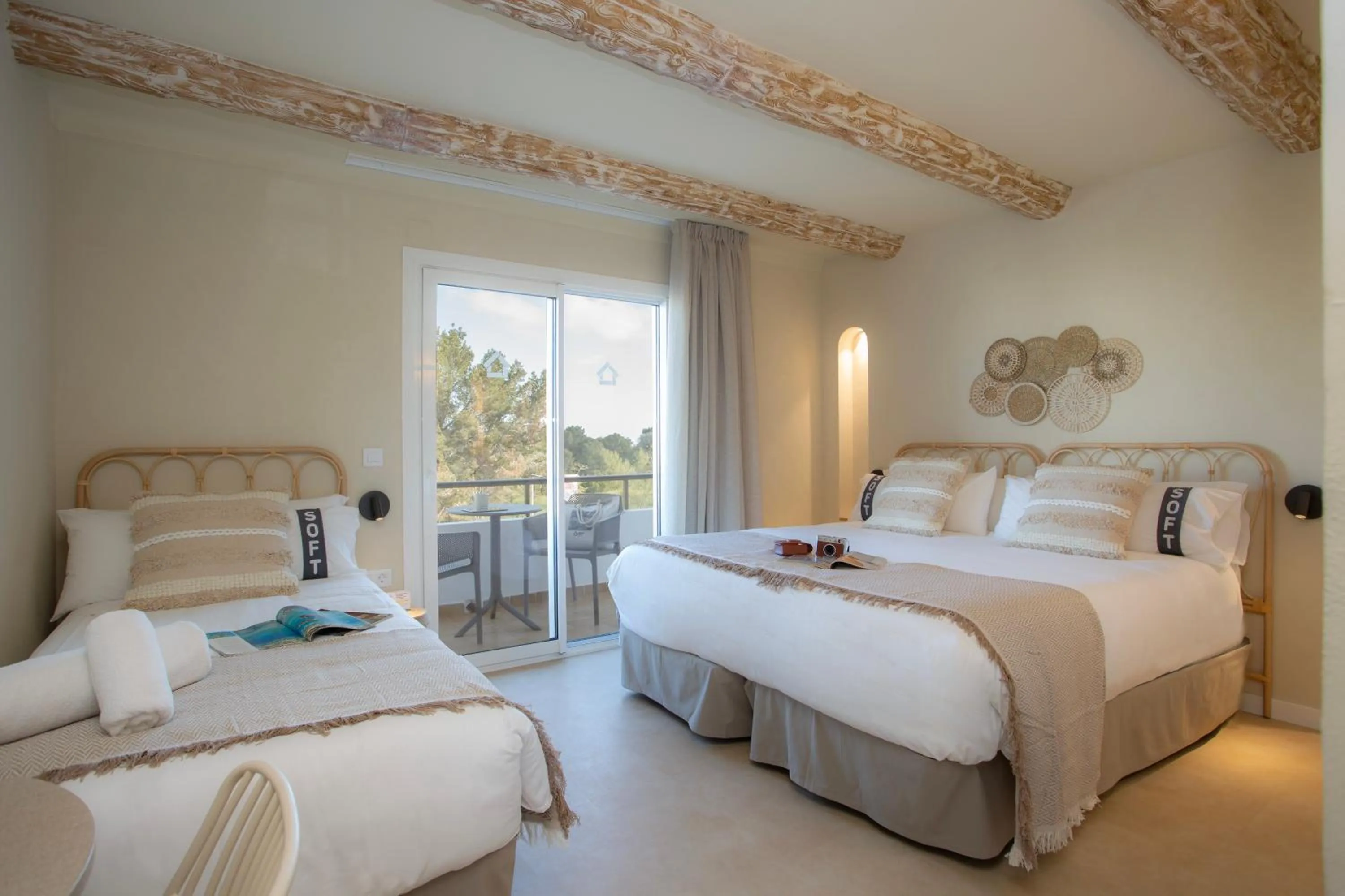 Photo of the whole room, Bed in Casual Bahía Ibiza