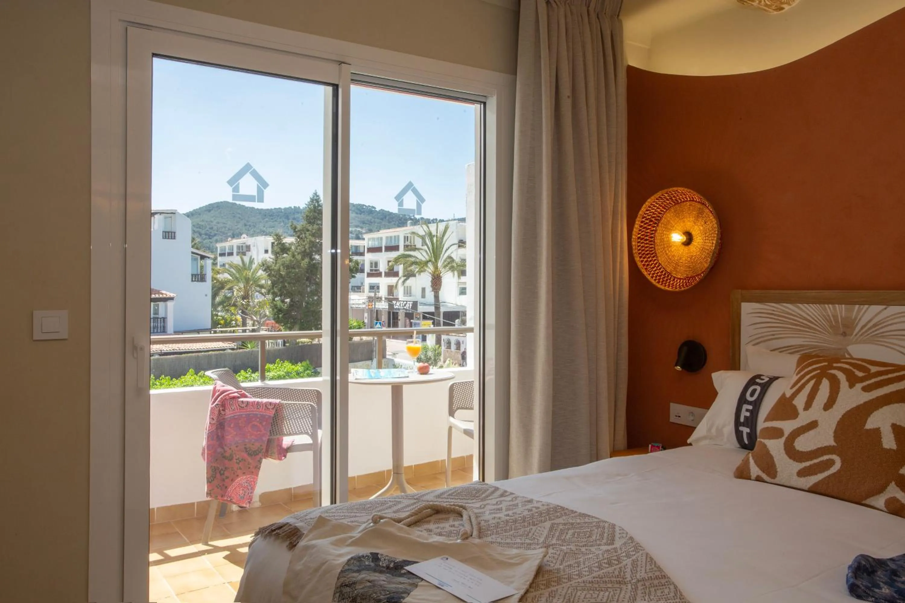 Photo of the whole room, Bed in Casual Bahía Ibiza