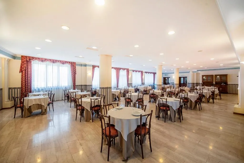 Restaurant/places to eat in Hotel Italia & Lombardi