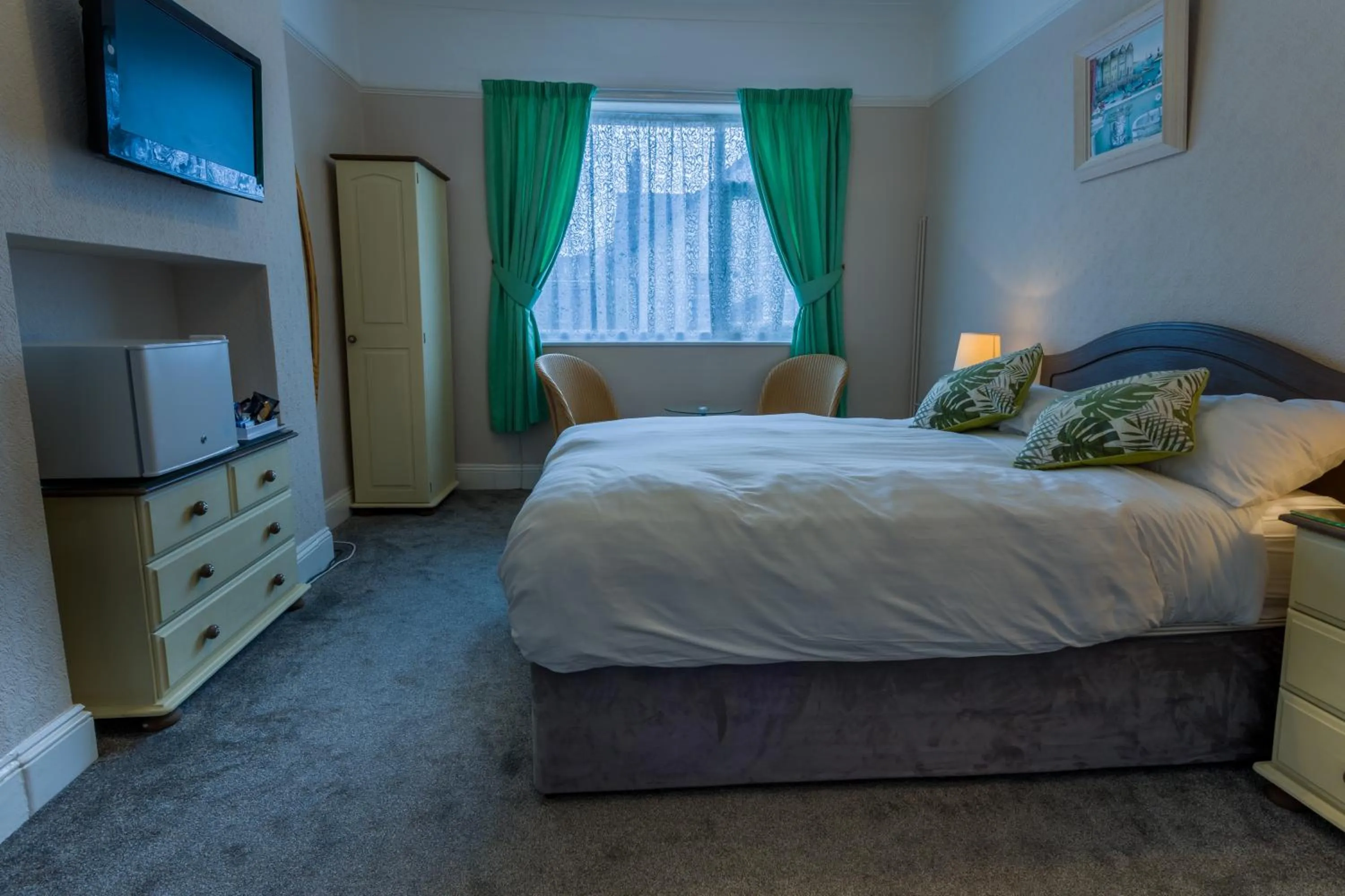 Photo of the whole room, Bed in The Rosscourt