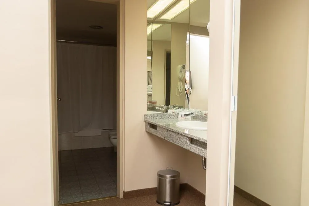 Bathroom in Comodoro Hotel