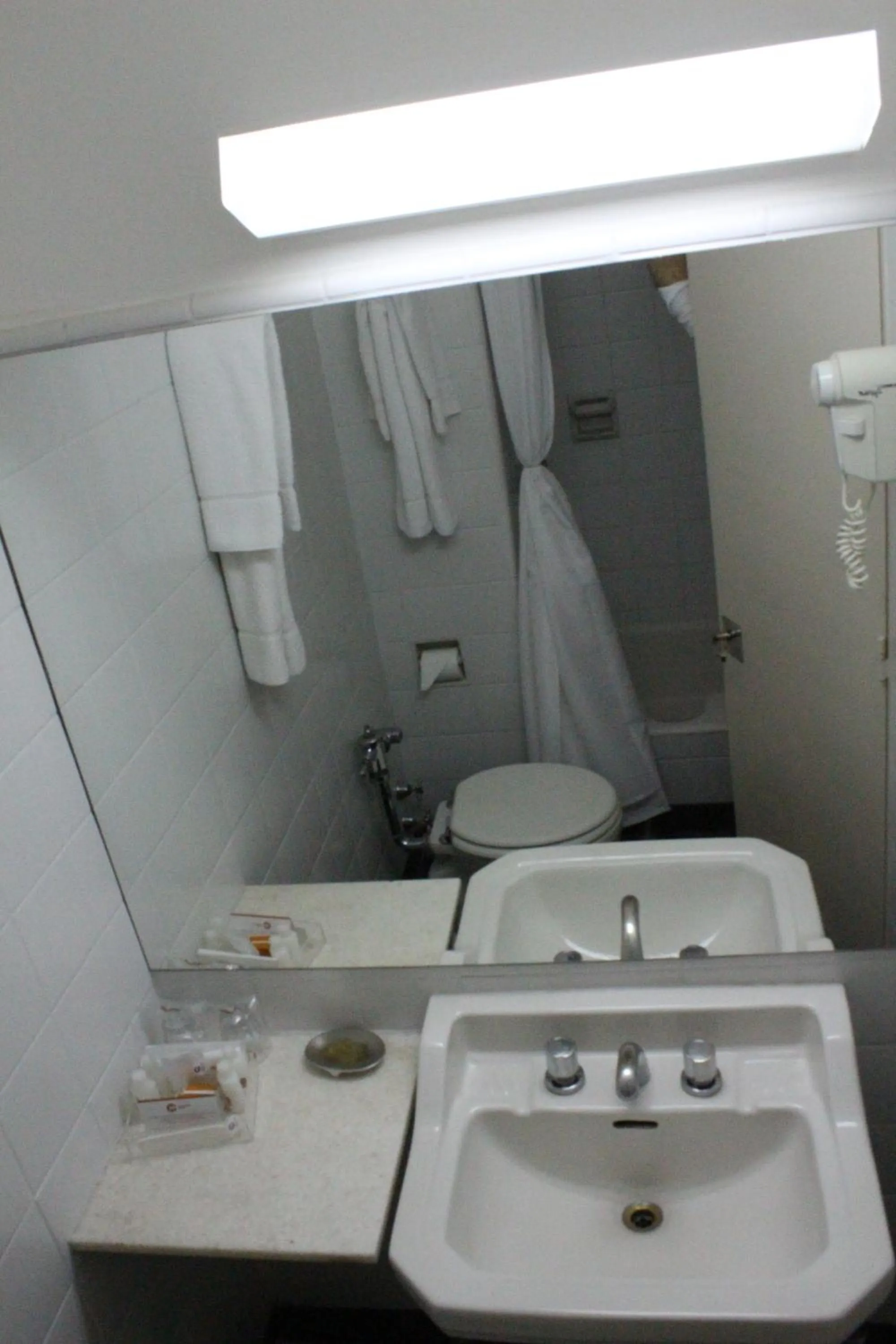 Bathroom in Comodoro Hotel
