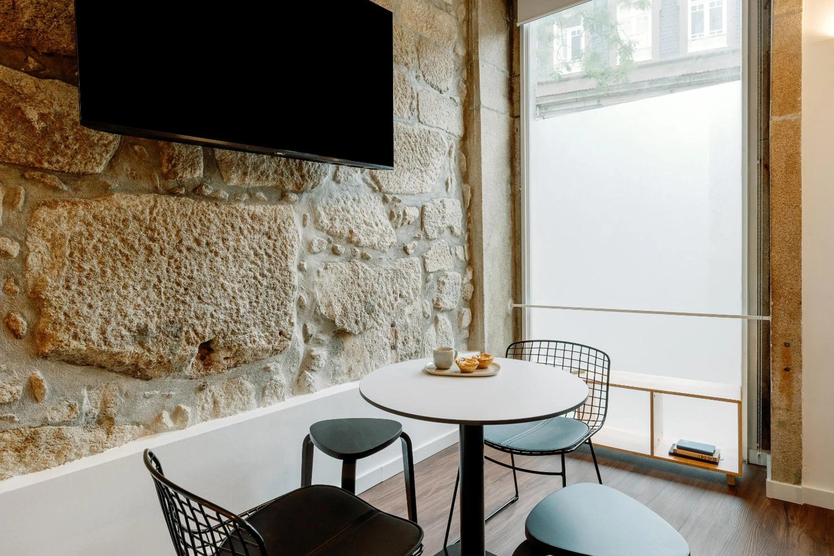 Living room in Cosme Apartments by Olala Homes