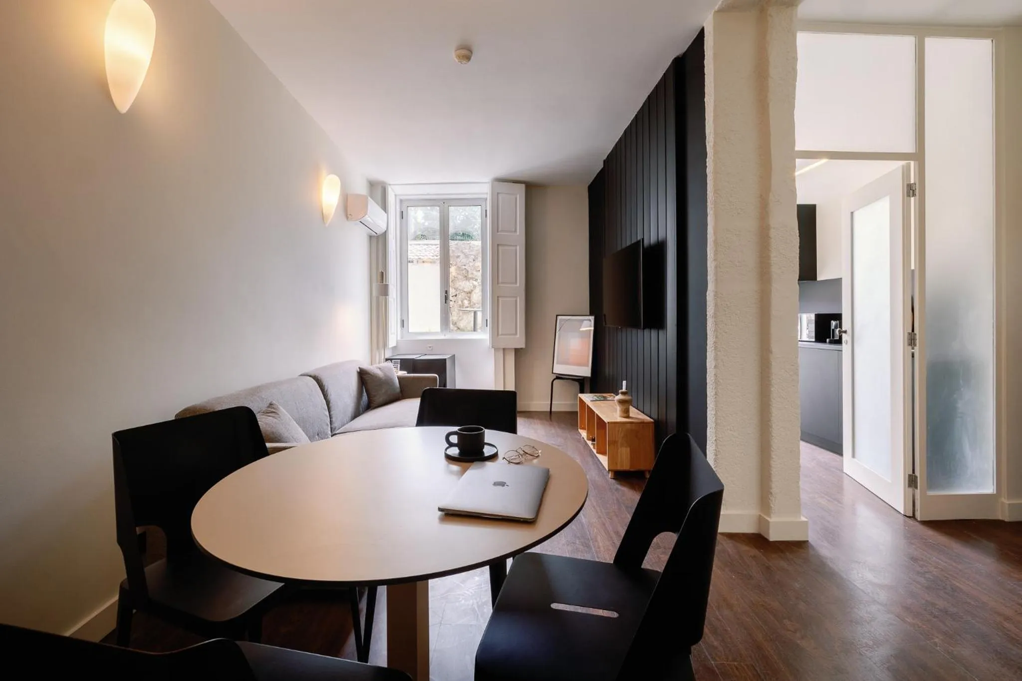 Living room in Cosme Apartments by Olala Homes