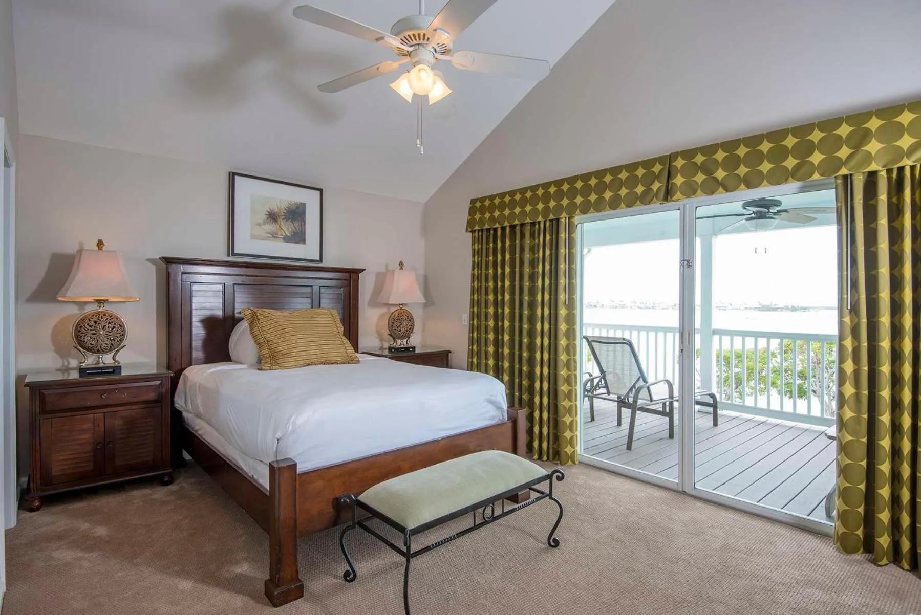 Photo of the whole room, Bed in Hawks Cay Resort