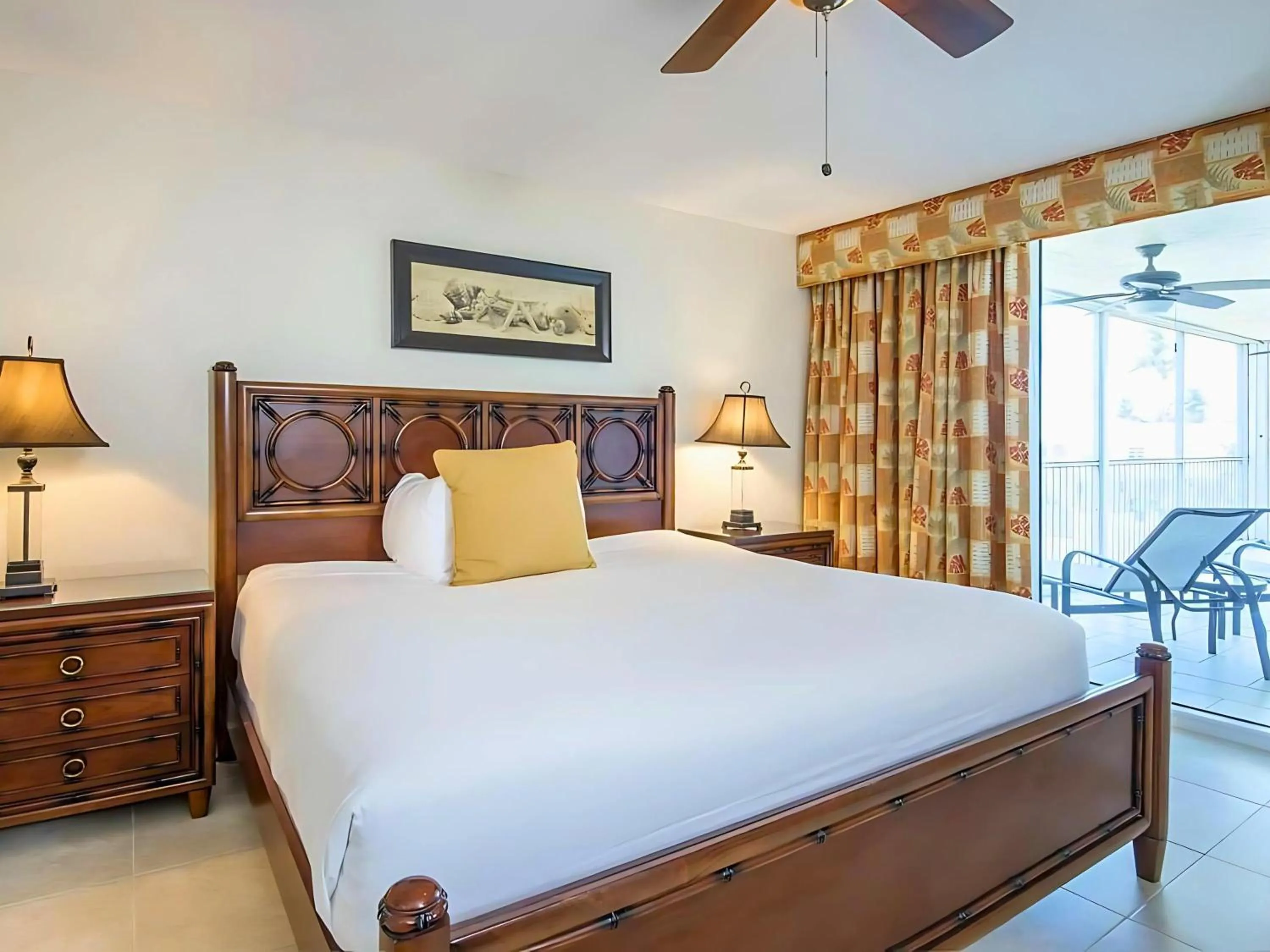 Photo of the whole room, Bed in Hawks Cay Resort