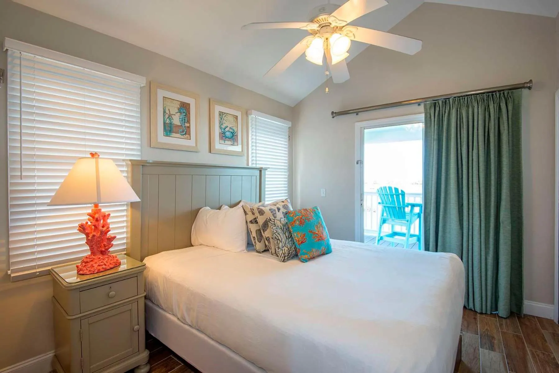 Photo of the whole room, Bed in Hawks Cay Resort