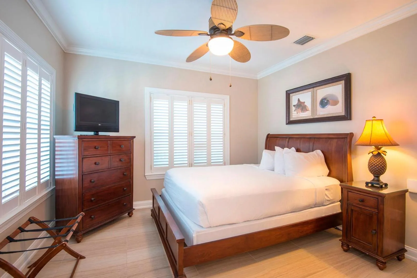 Bedroom, Bed in Hawks Cay Resort