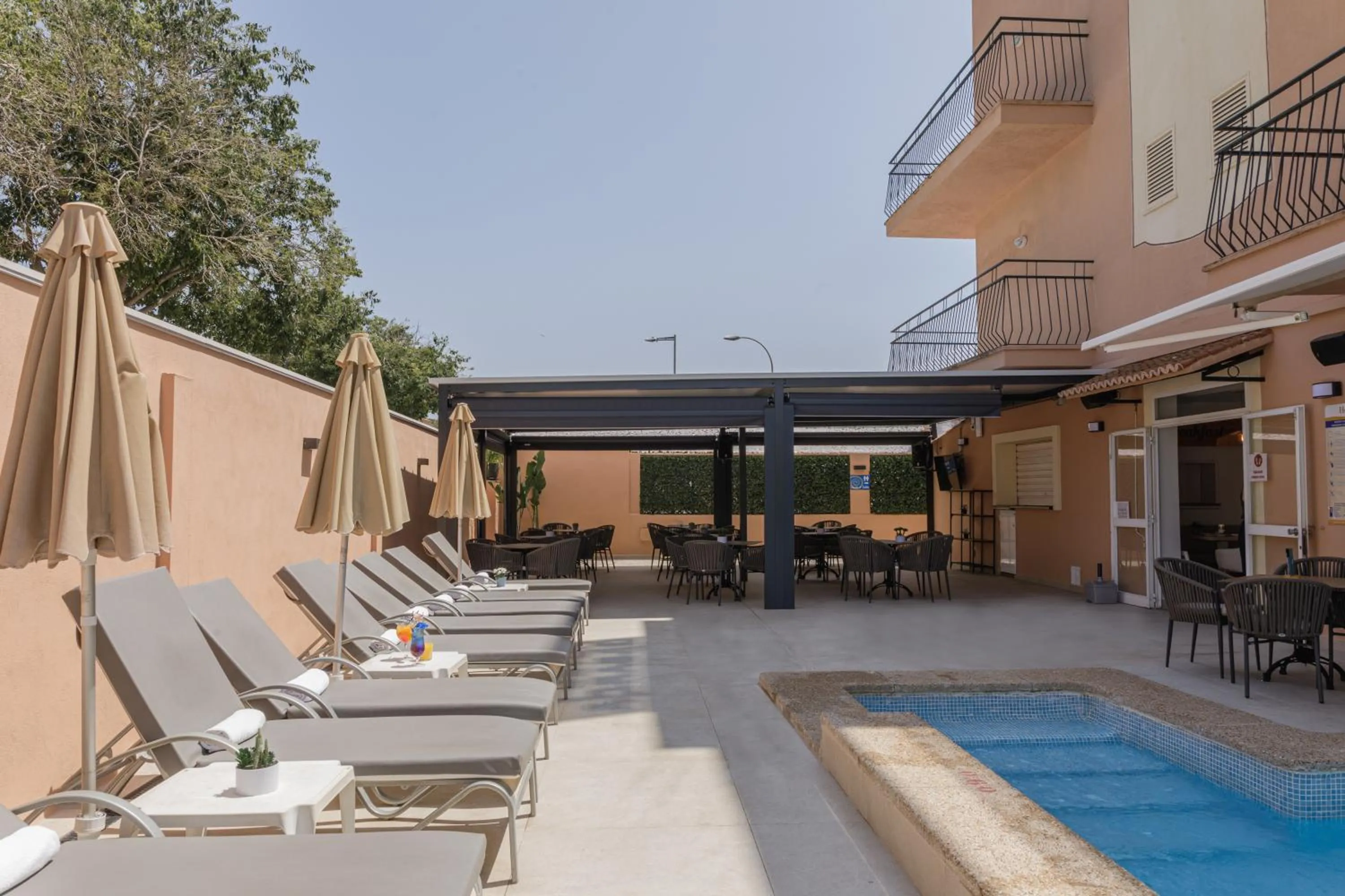Property building in Hotel Gabarda