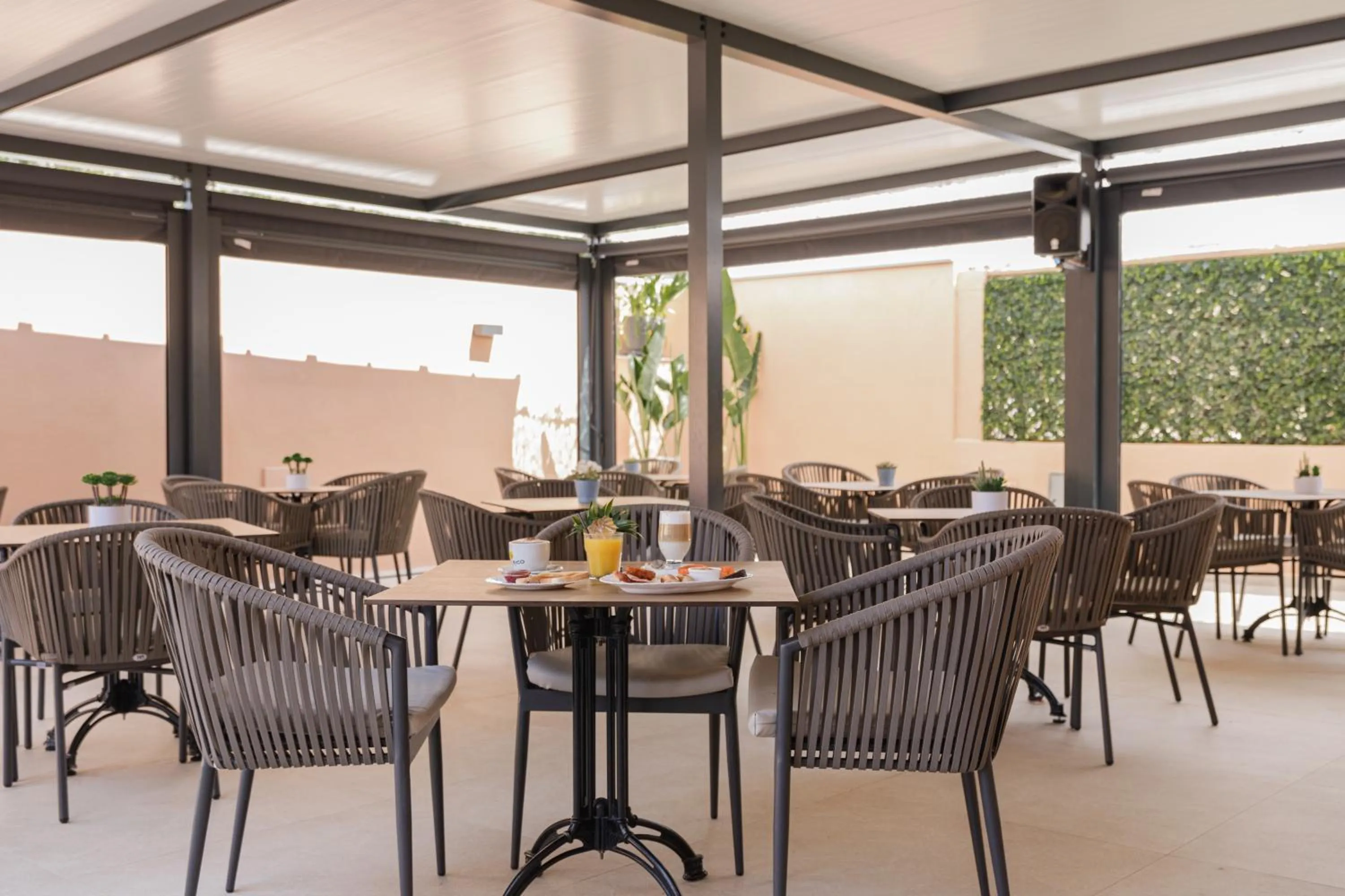 Property building in Hotel Gabarda