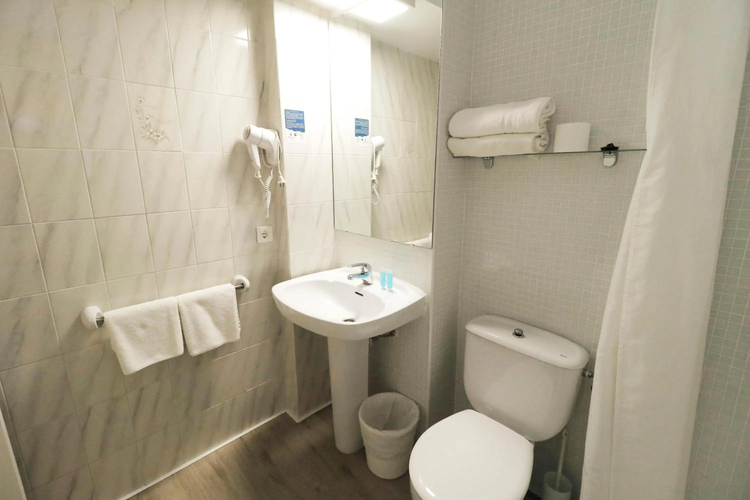 Shower in Naika Studios & Apartments