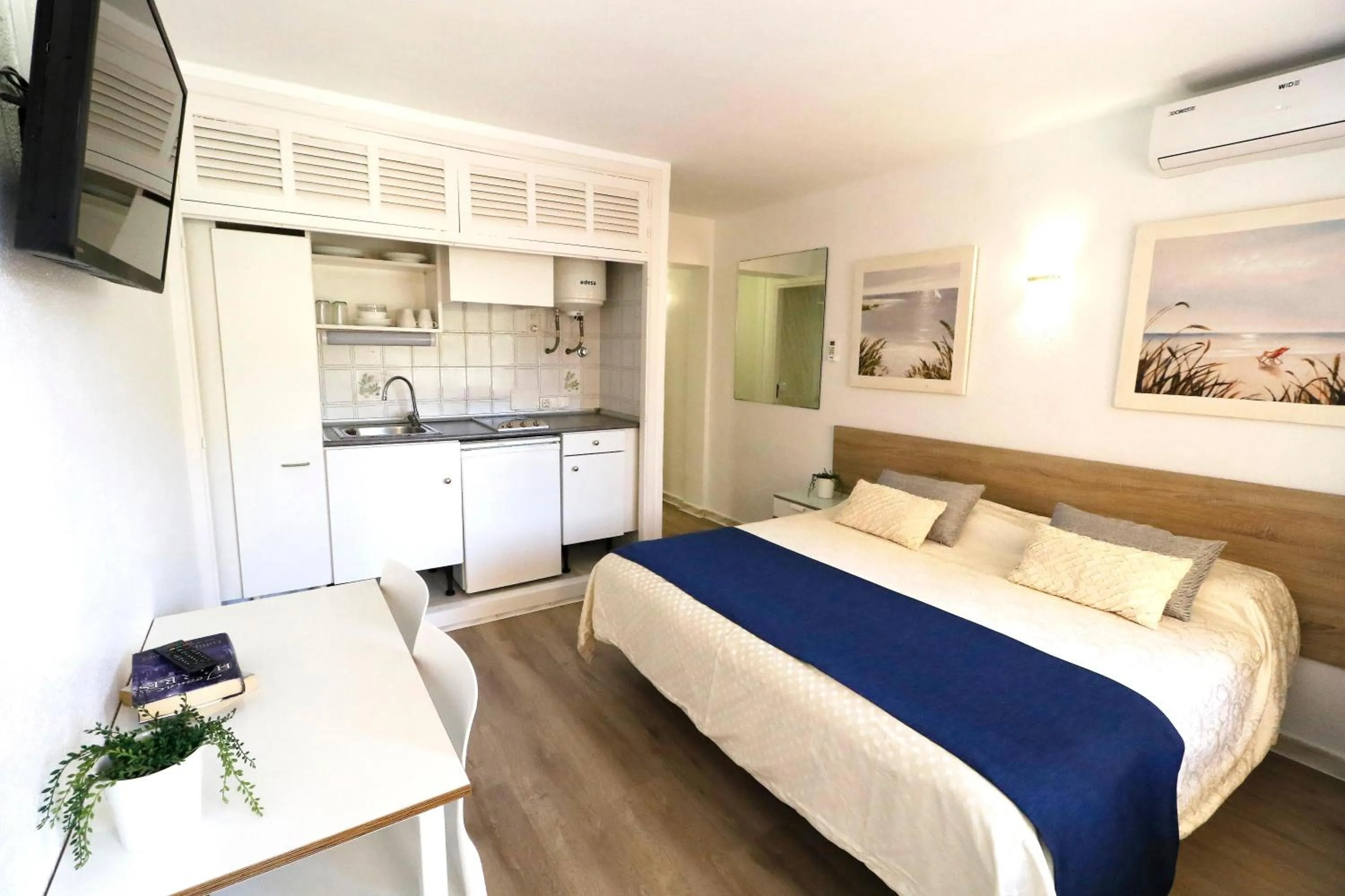 Photo of the whole room, Bed in Naika Studios & Apartments