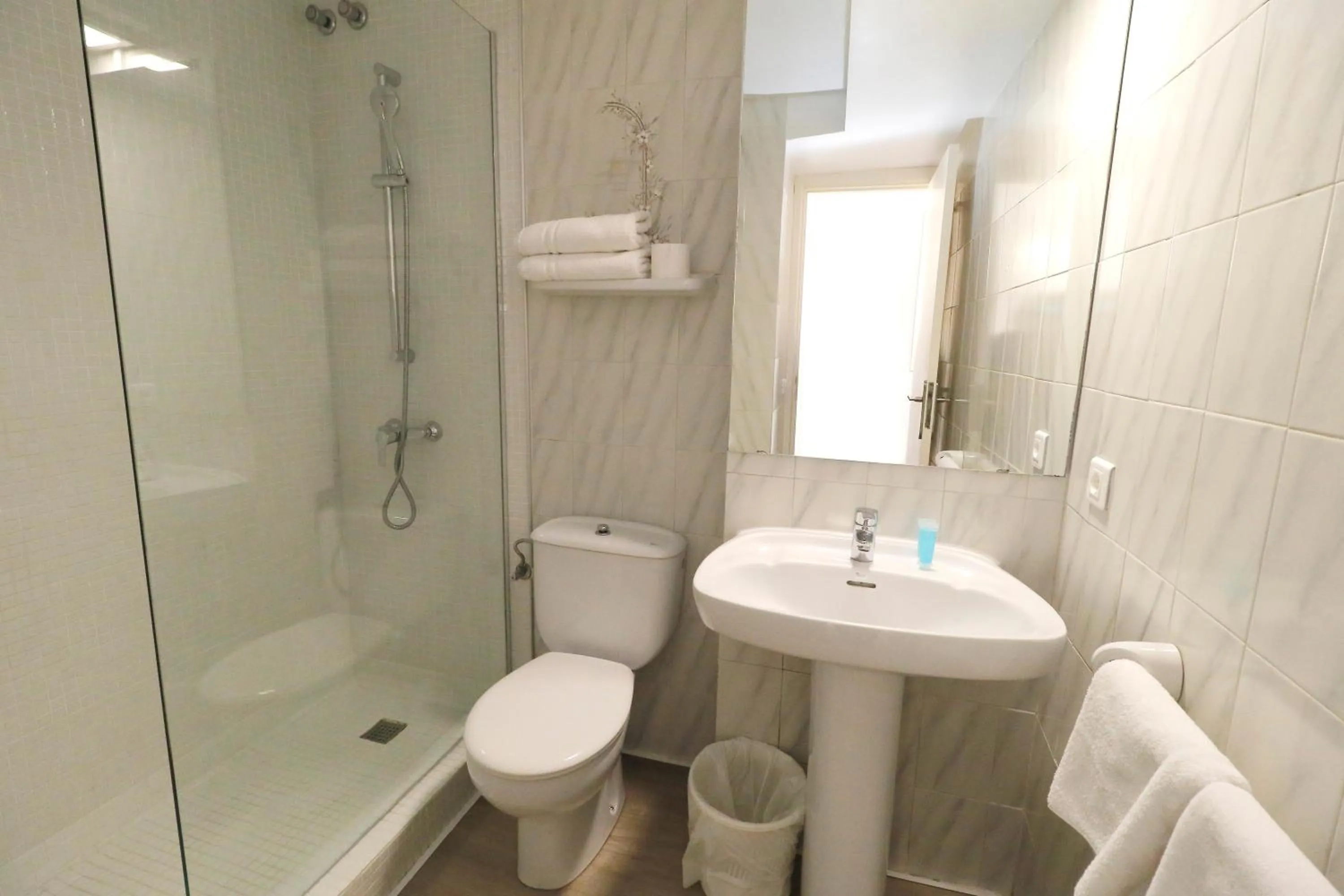 Shower in Naika Studios & Apartments