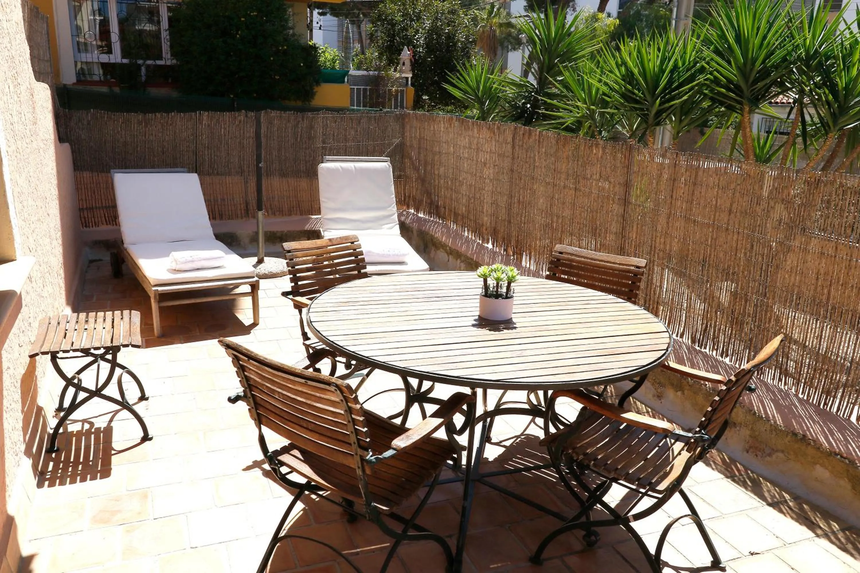 Garden in Naika Studios & Apartments