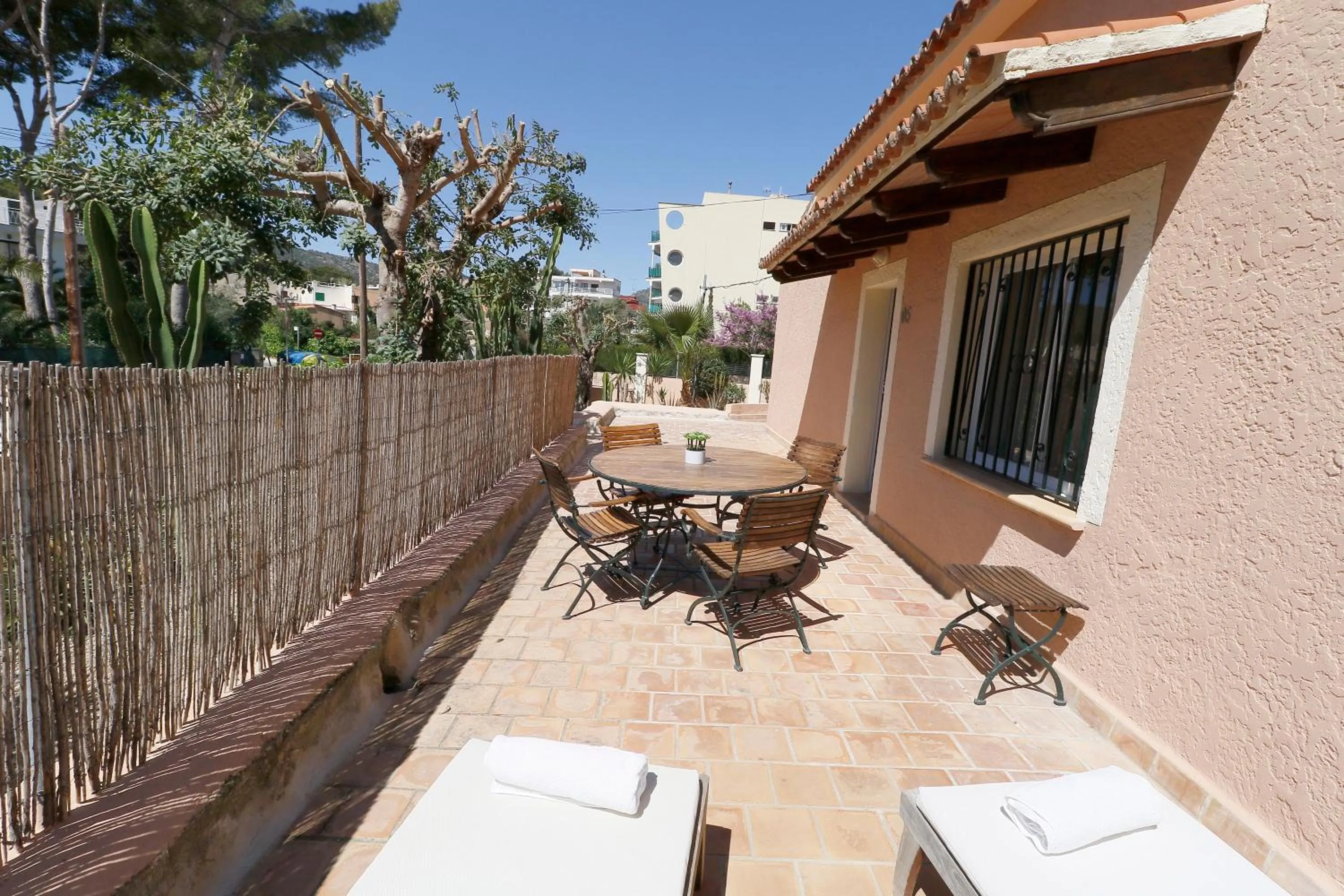 Garden in Naika Studios & Apartments