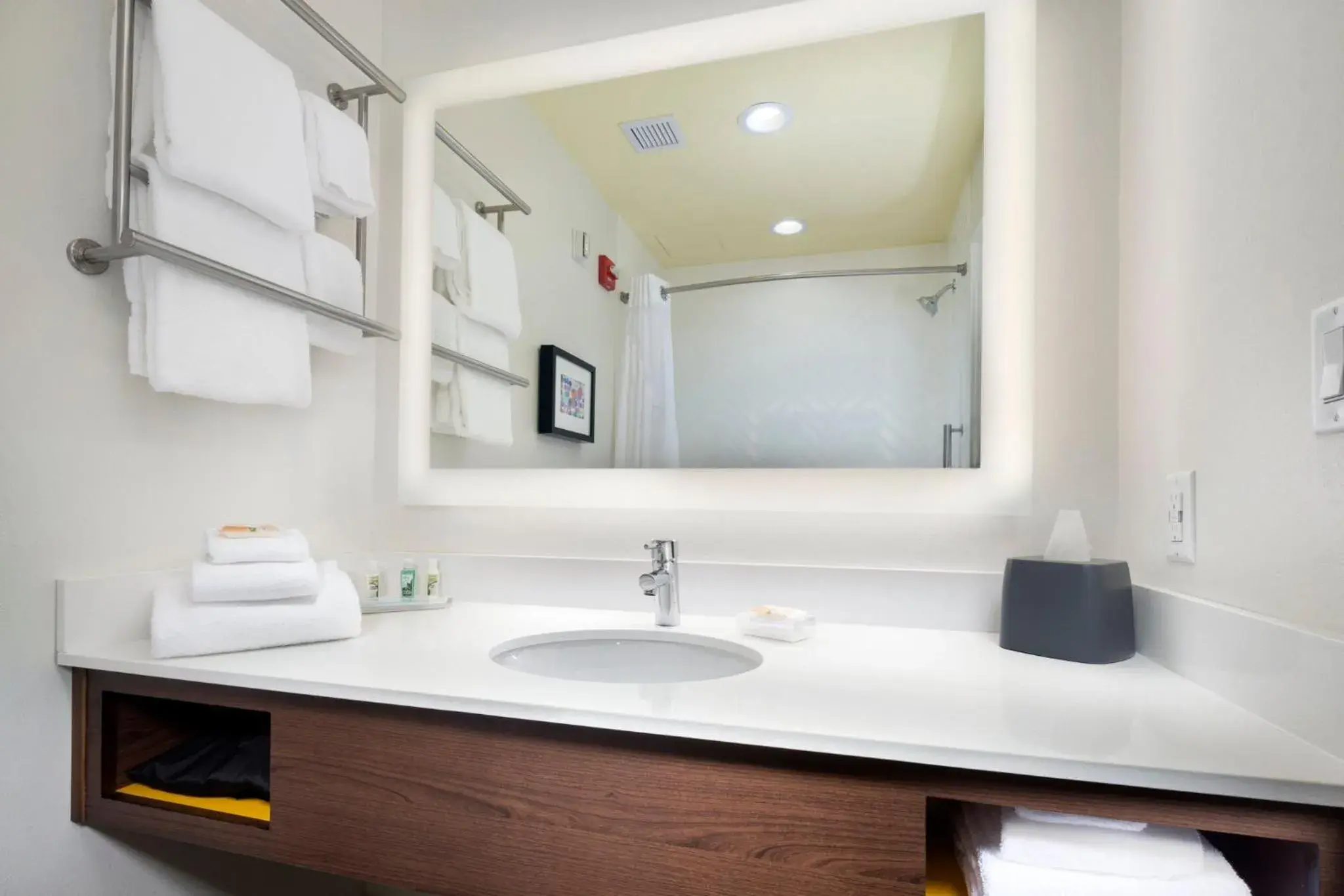 Queen Room with Two Queen Beds - Hearing Accessible/Non-Smoking in Holiday Inn & Suites Arden - Asheville Airport by IHG Queen Room with Two Queen Beds - Hearing Accessible/Non-Smoking in Holiday Inn & Suites Arden - Asheville Airport by IHG