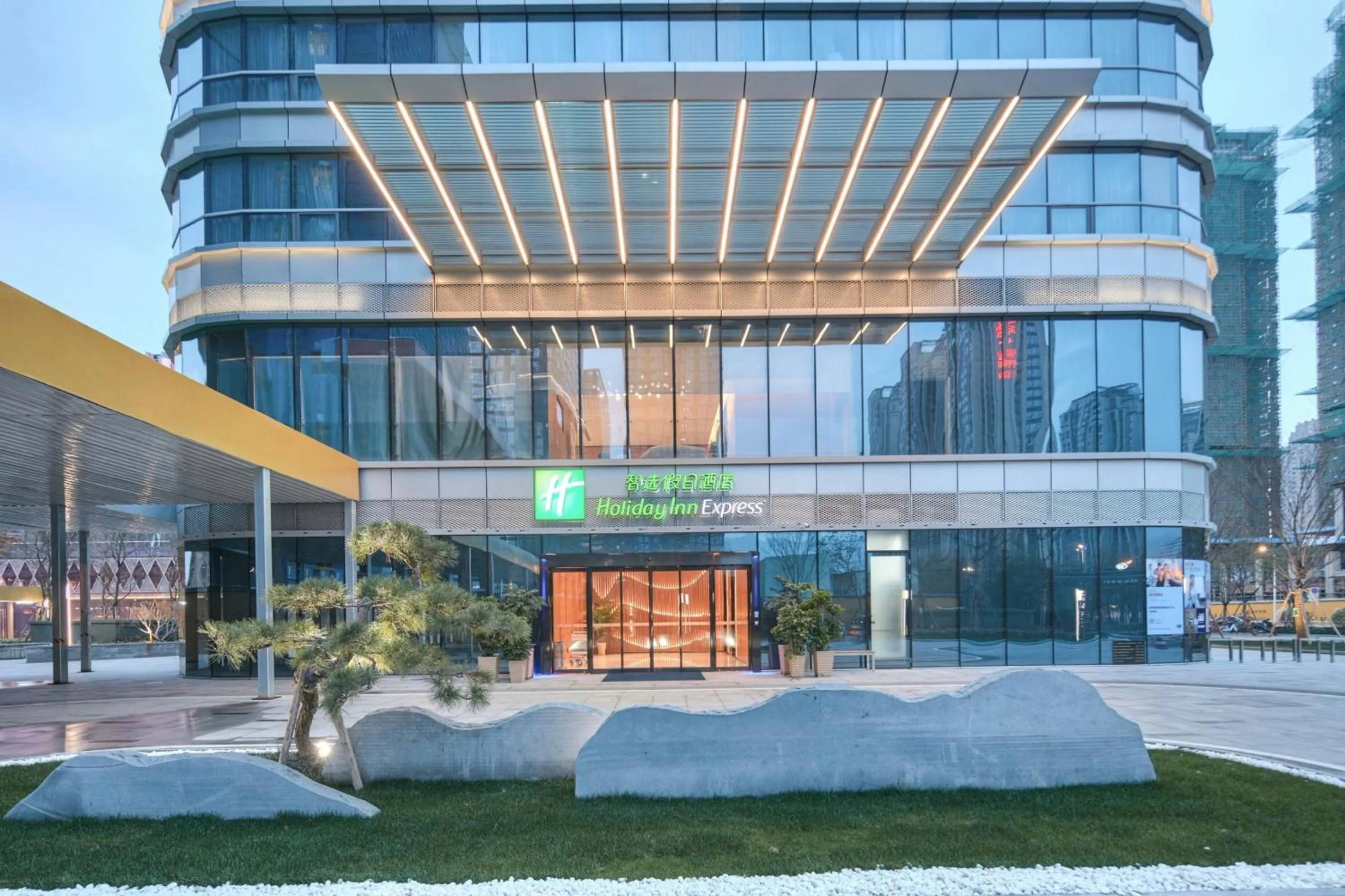 Property building in Holiday Inn Express Fuzhou Downtown by IHG