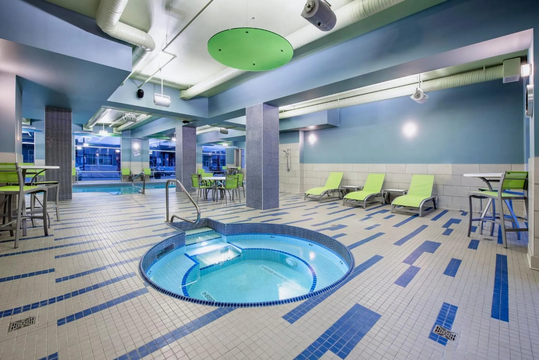 Swimming pool in Holiday Inn Express & Suites Kelowna - East by IHG