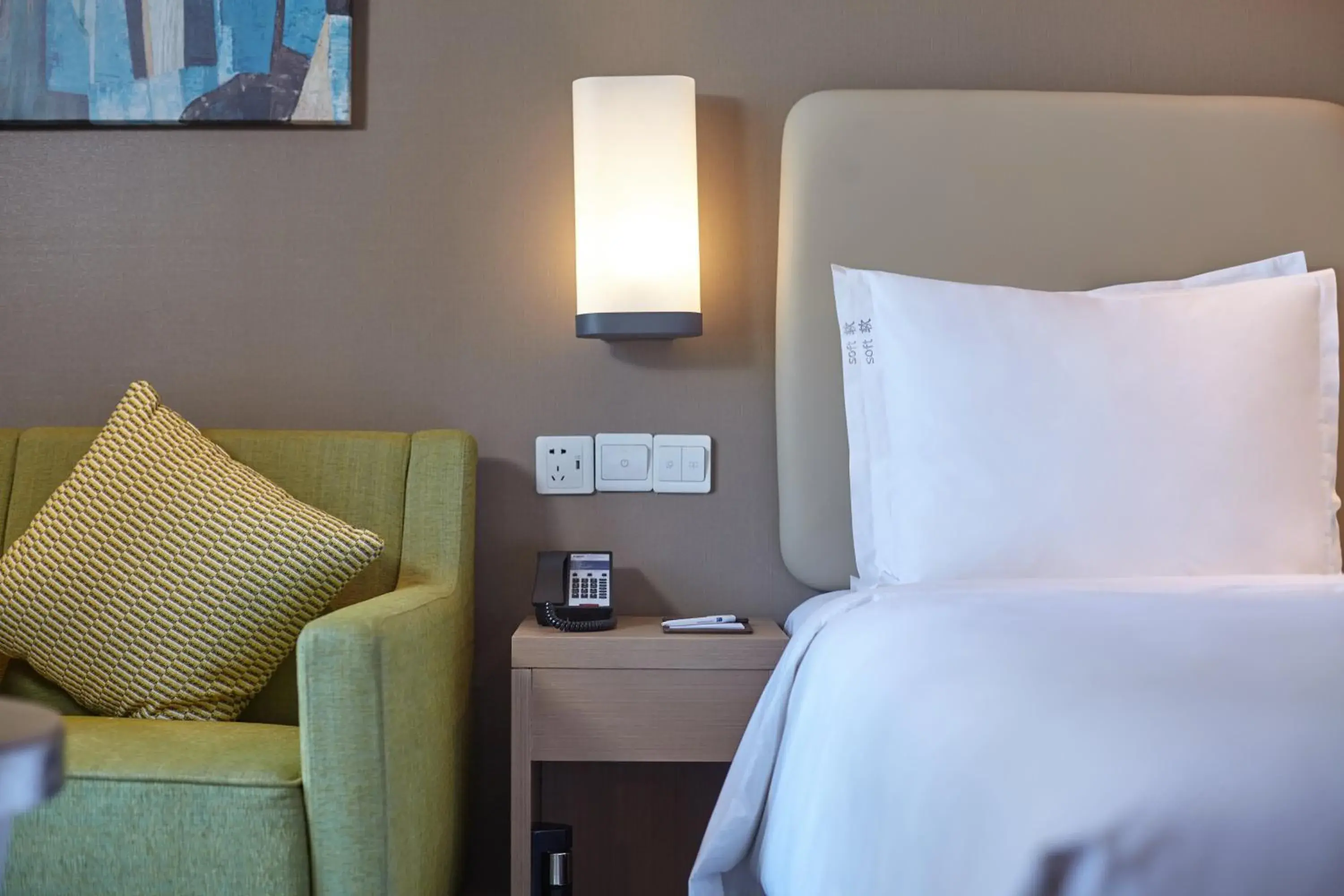 Standard Queen Room in Holiday Inn Express Hangzhou Gongshu by IHG Standard Queen Room in Holiday Inn Express Hangzhou Gongshu by IHG