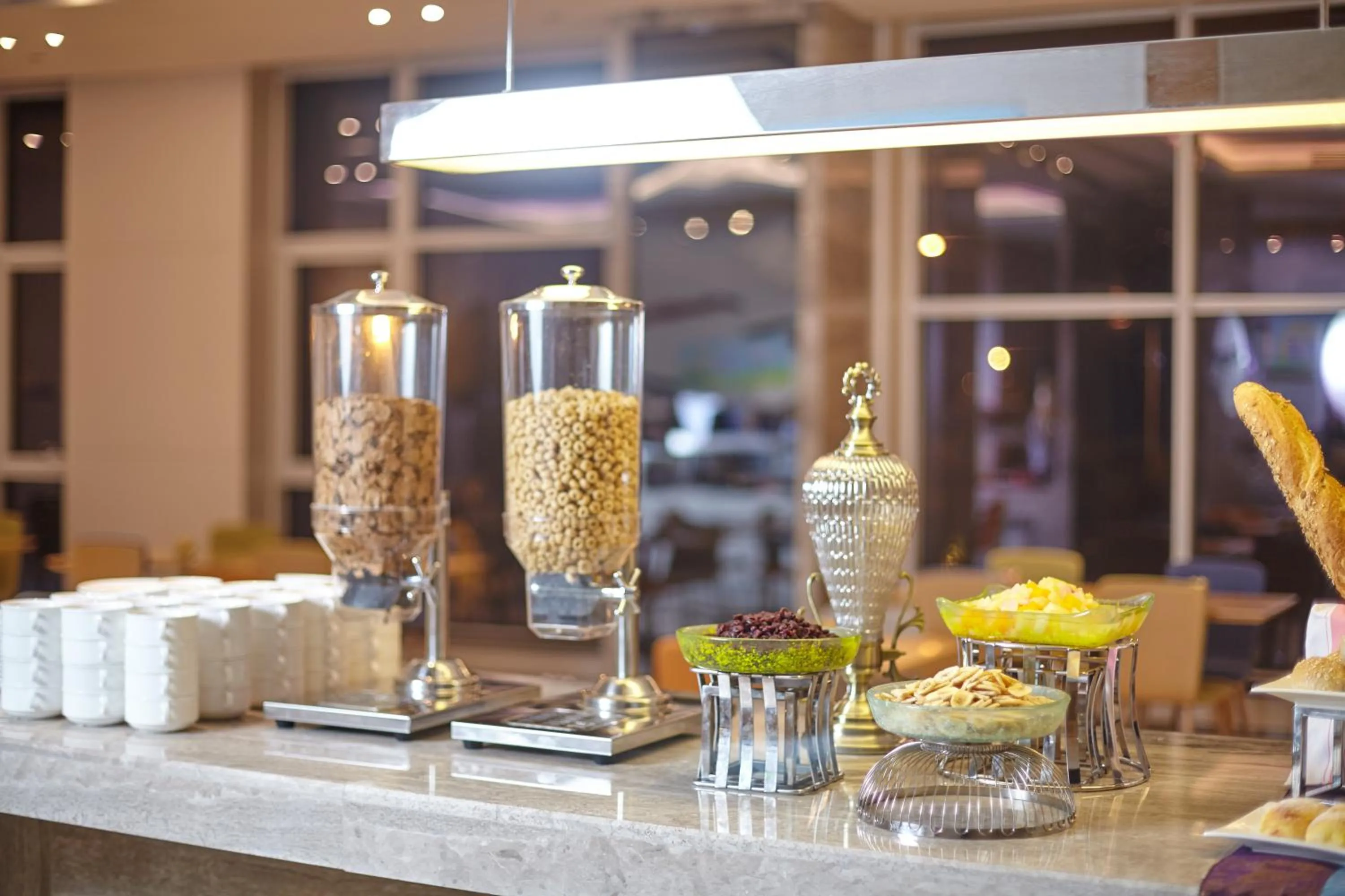 Restaurant/places to eat in Holiday Inn Express Hangzhou Gongshu by IHG