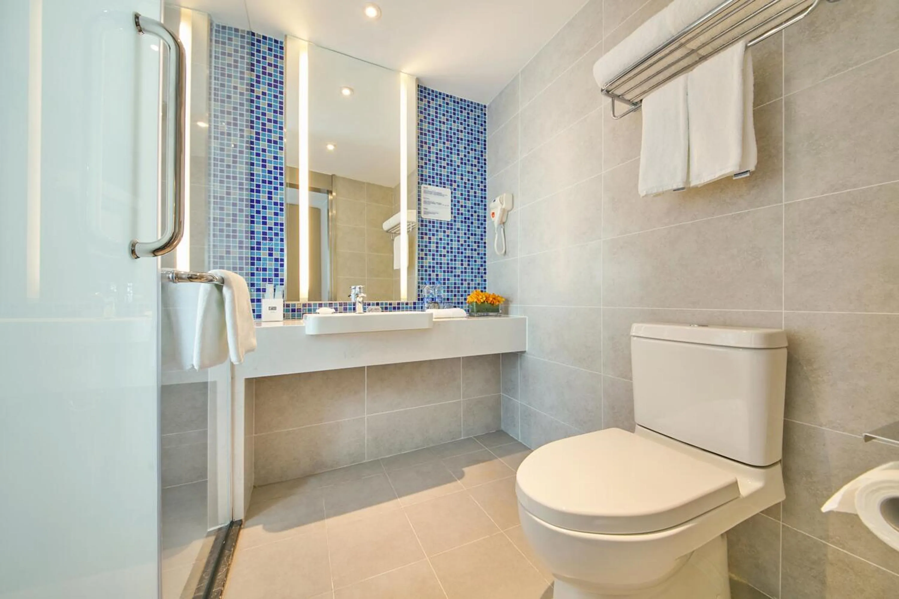 Bathroom in Holiday Inn Express Hangzhou Gongshu by IHG