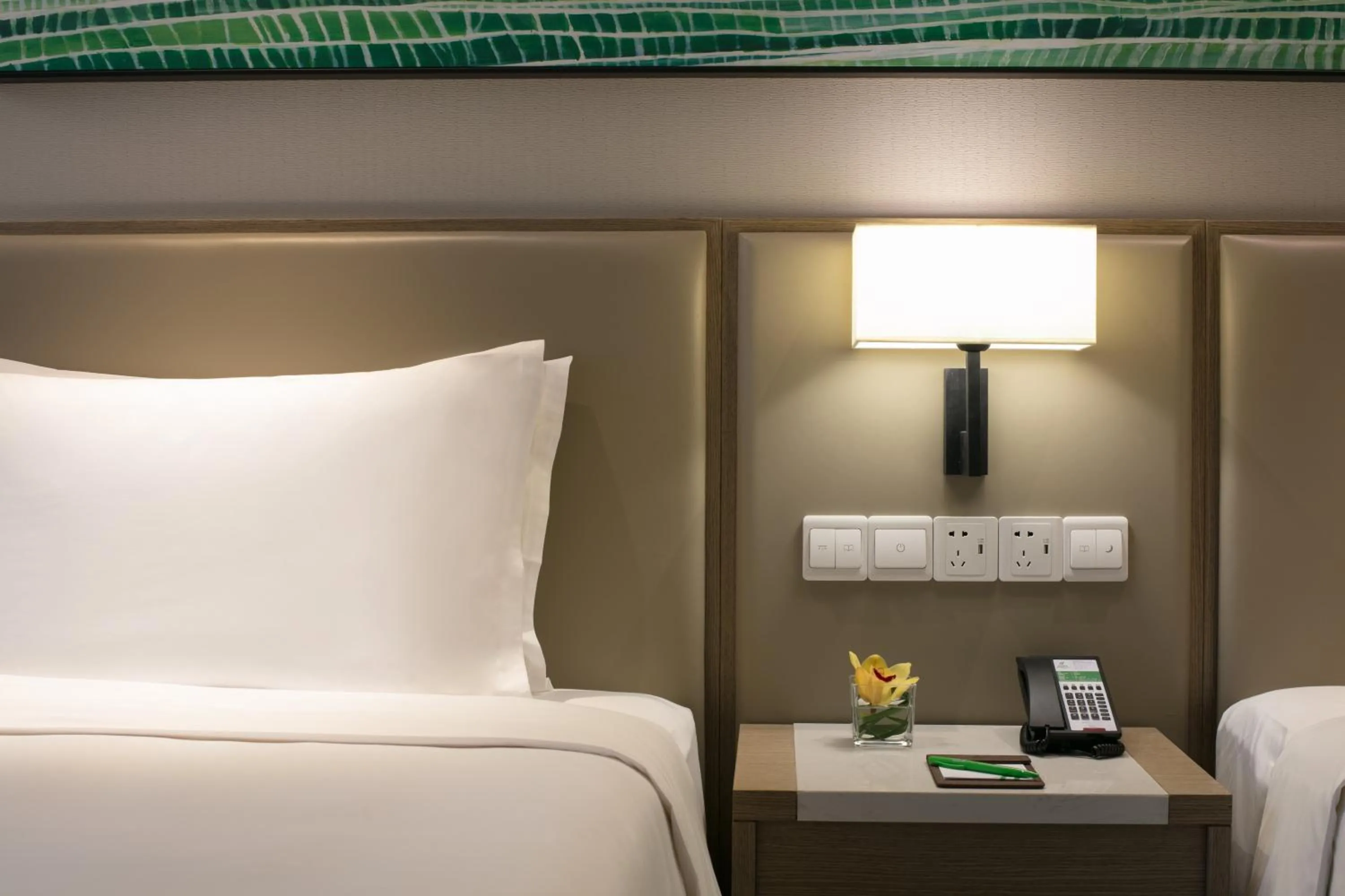 Photo of the whole room, Bed in Holiday Inn Hangzhou Gongshu by IHG