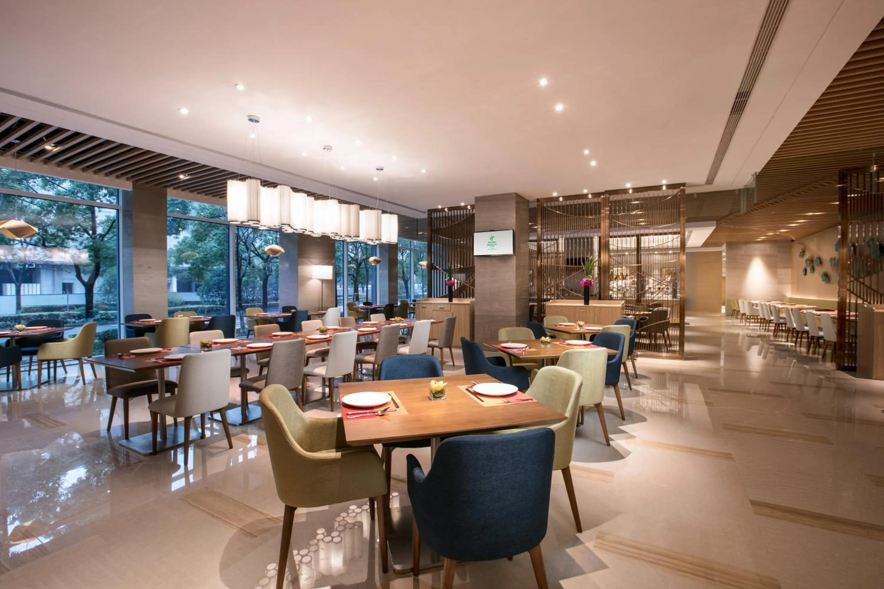 Restaurant/places to eat in Holiday Inn Hangzhou Gongshu by IHG