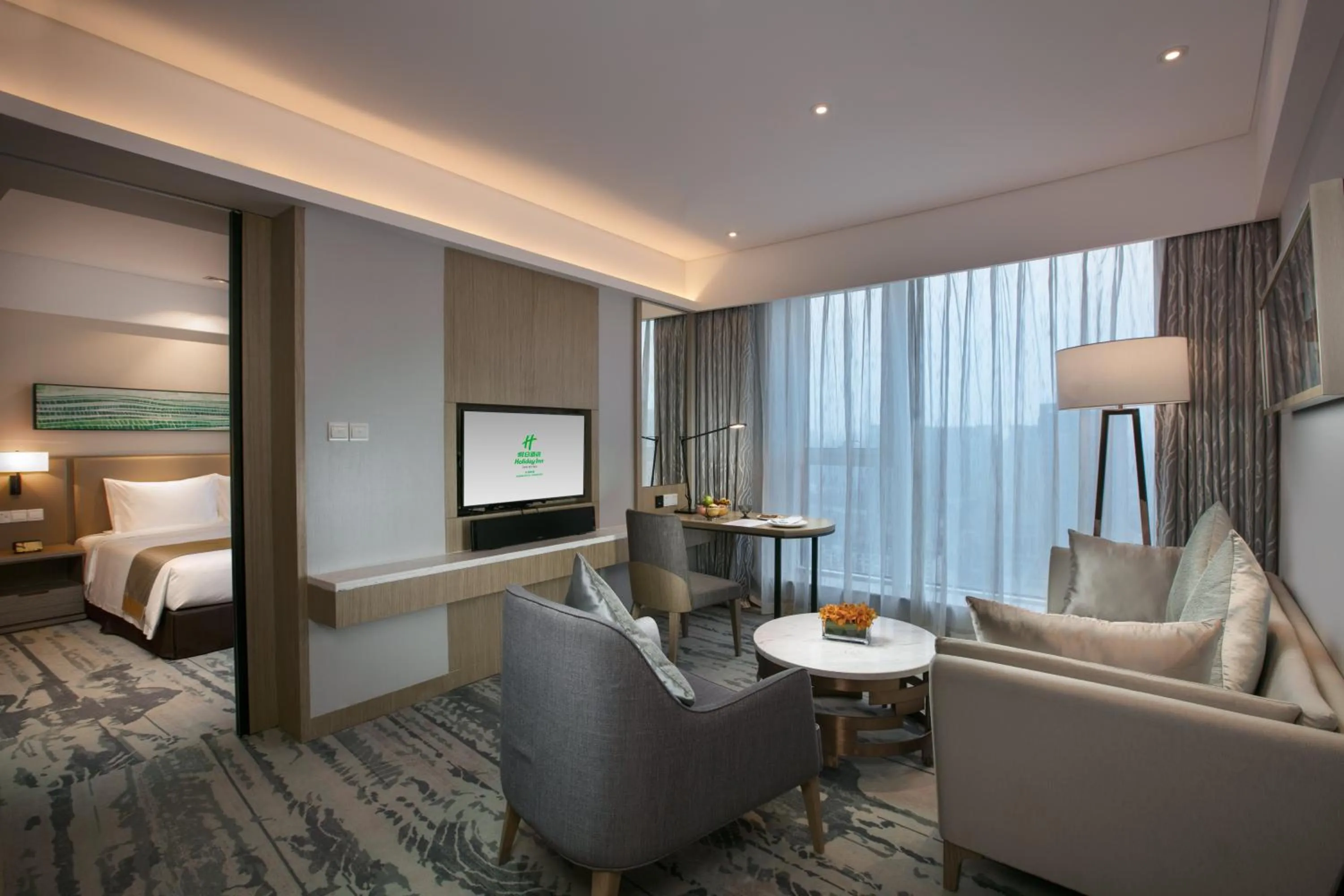 Photo of the whole room, Bed in Holiday Inn Hangzhou Gongshu by IHG