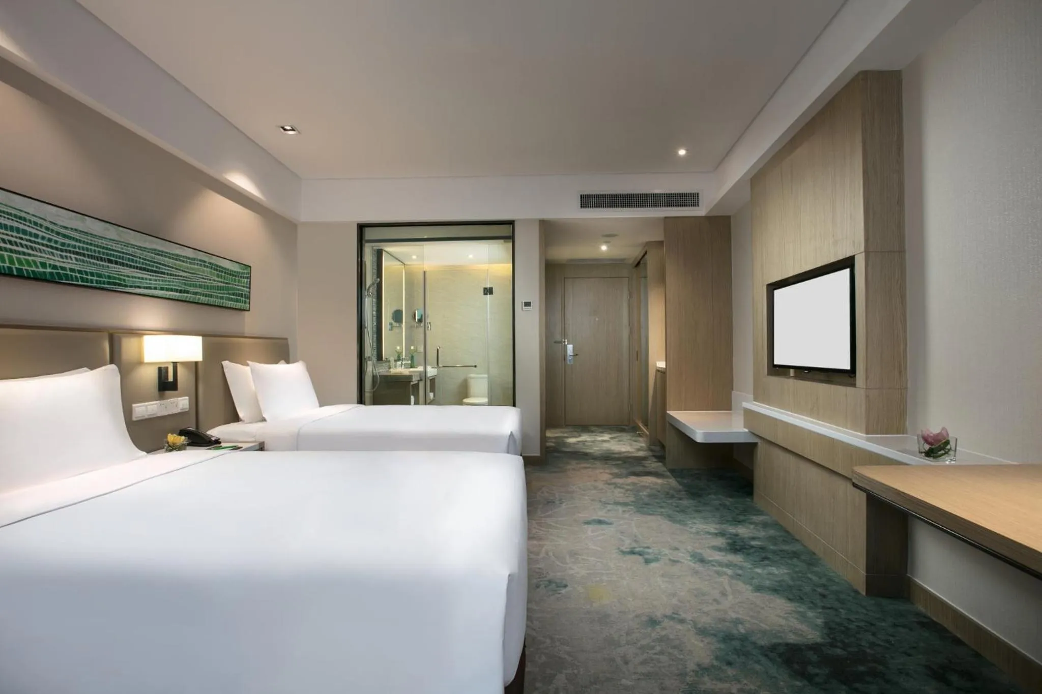 Photo of the whole room, Bed in Holiday Inn Hangzhou Gongshu by IHG