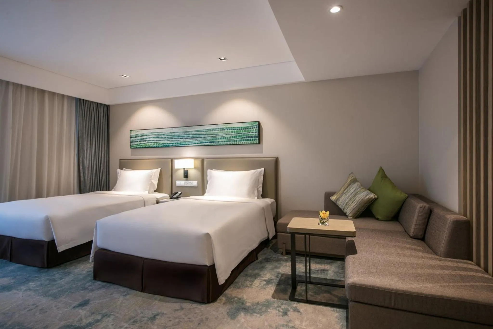 Photo of the whole room, Bed in Holiday Inn Hangzhou Gongshu by IHG
