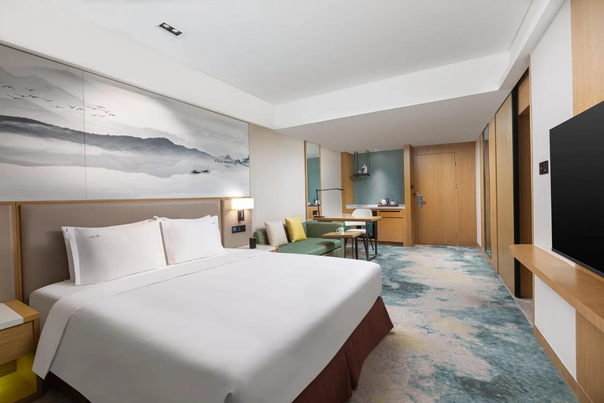 Photo of the whole room, Bed in Holiday Inn Hangzhou Gongshu by IHG
