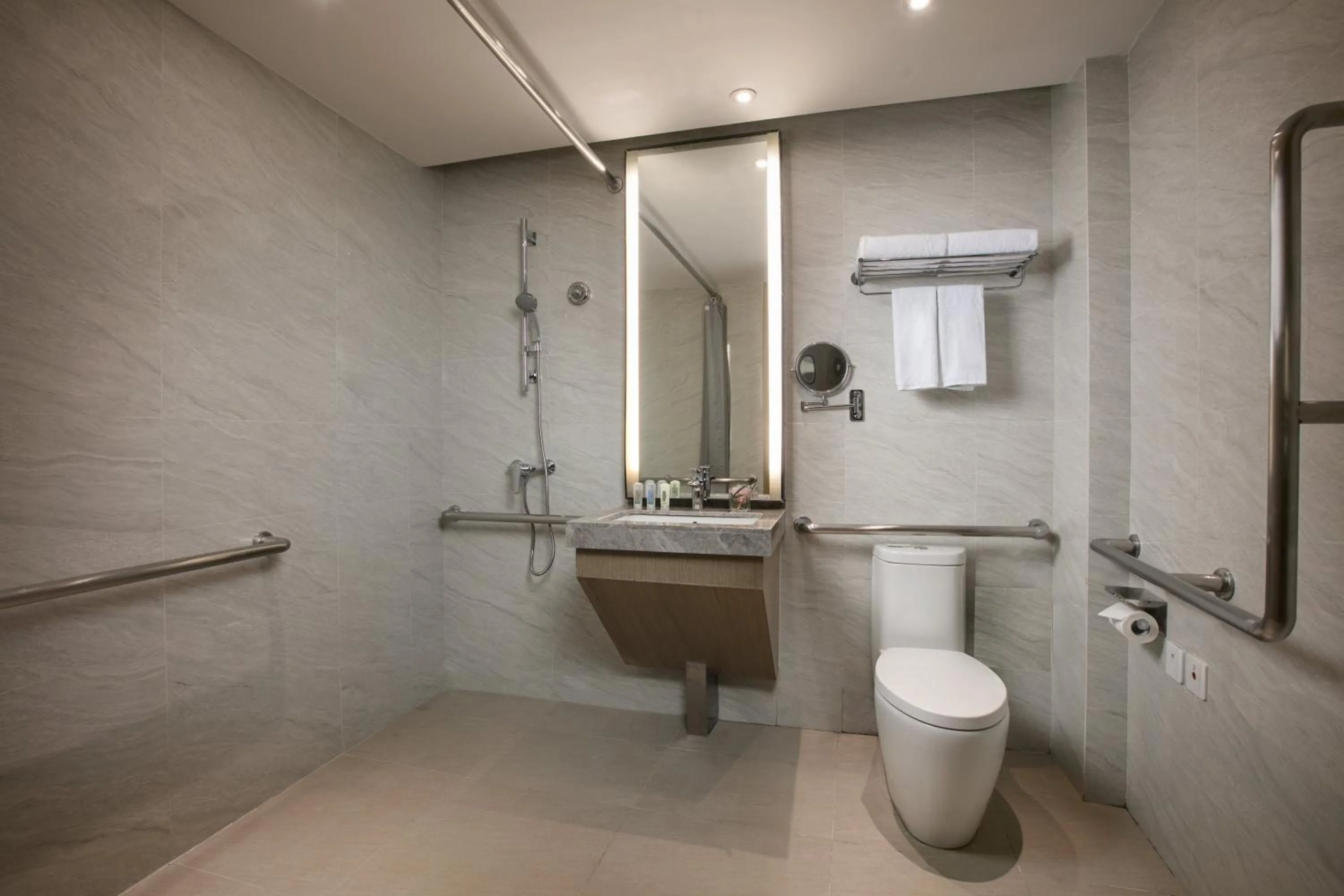 Photo of the whole room in Holiday Inn Hangzhou Gongshu by IHG