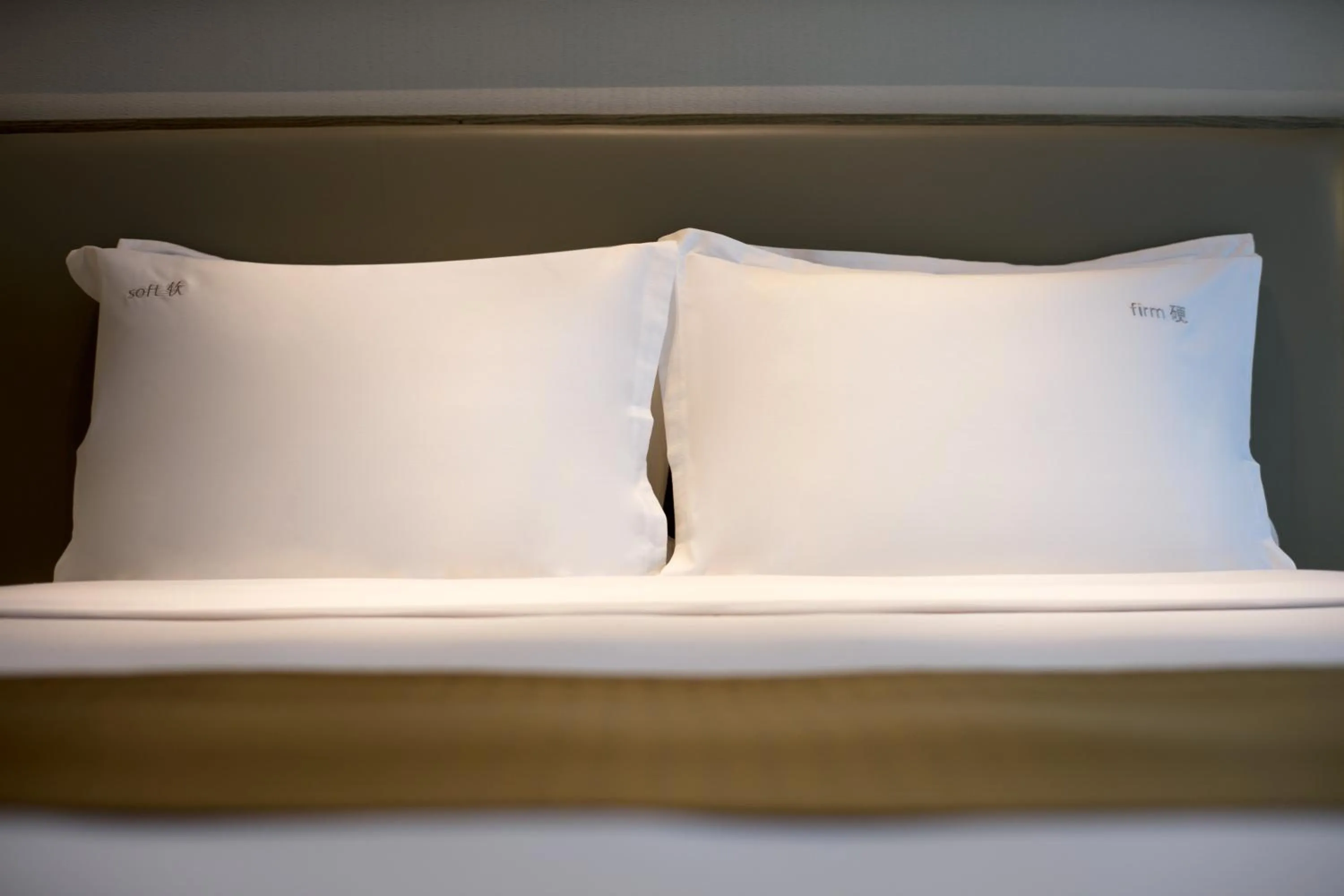 Photo of the whole room, Bed in Holiday Inn Hangzhou Gongshu by IHG