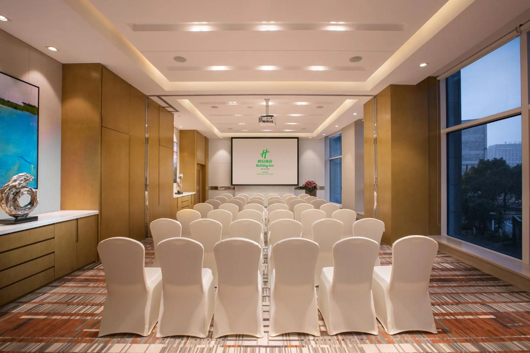 Meeting/conference room in Holiday Inn Hangzhou Gongshu by IHG