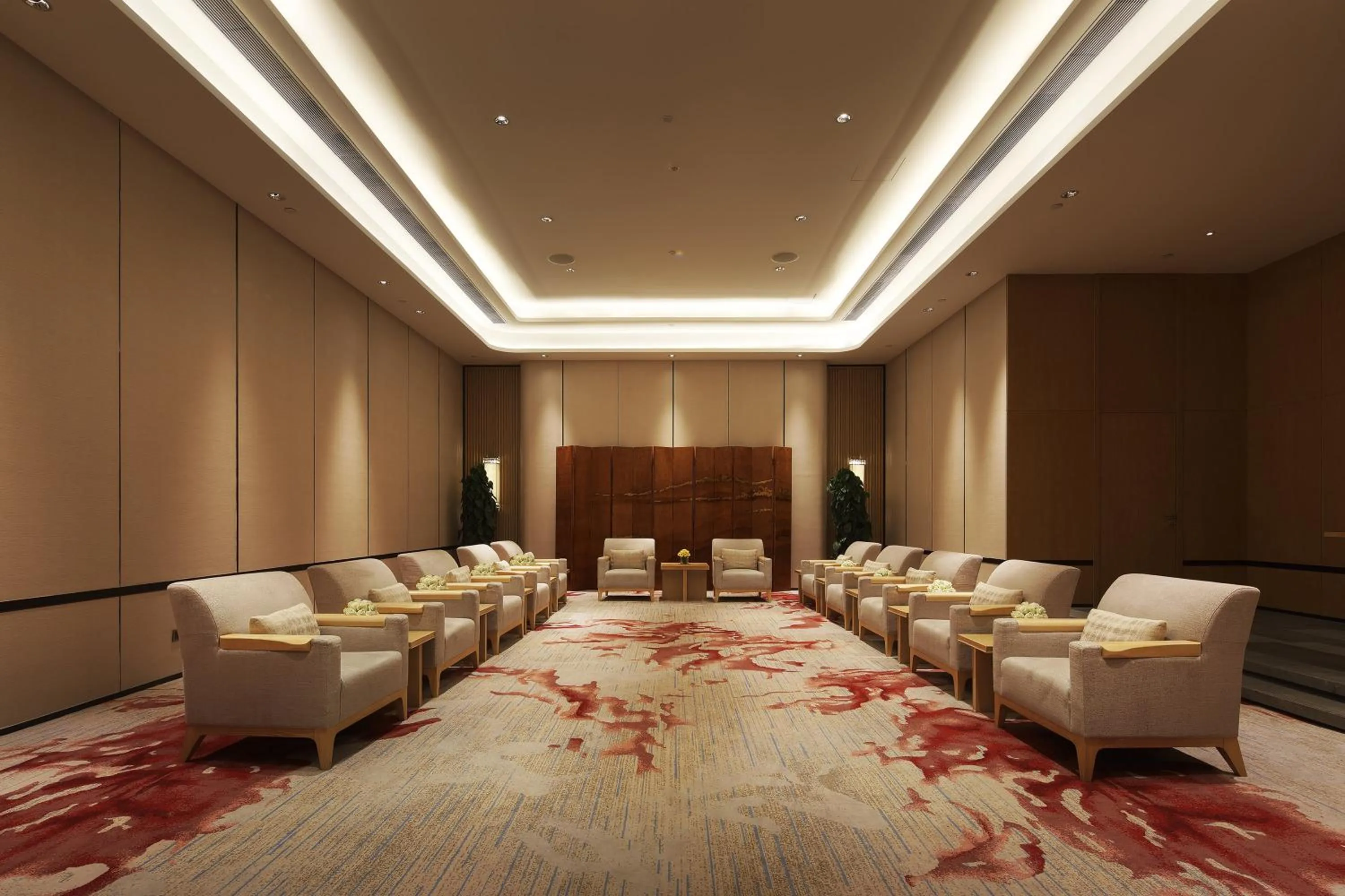 Meeting/conference room in Crowne Plaza Nanchang Wanli by IHG