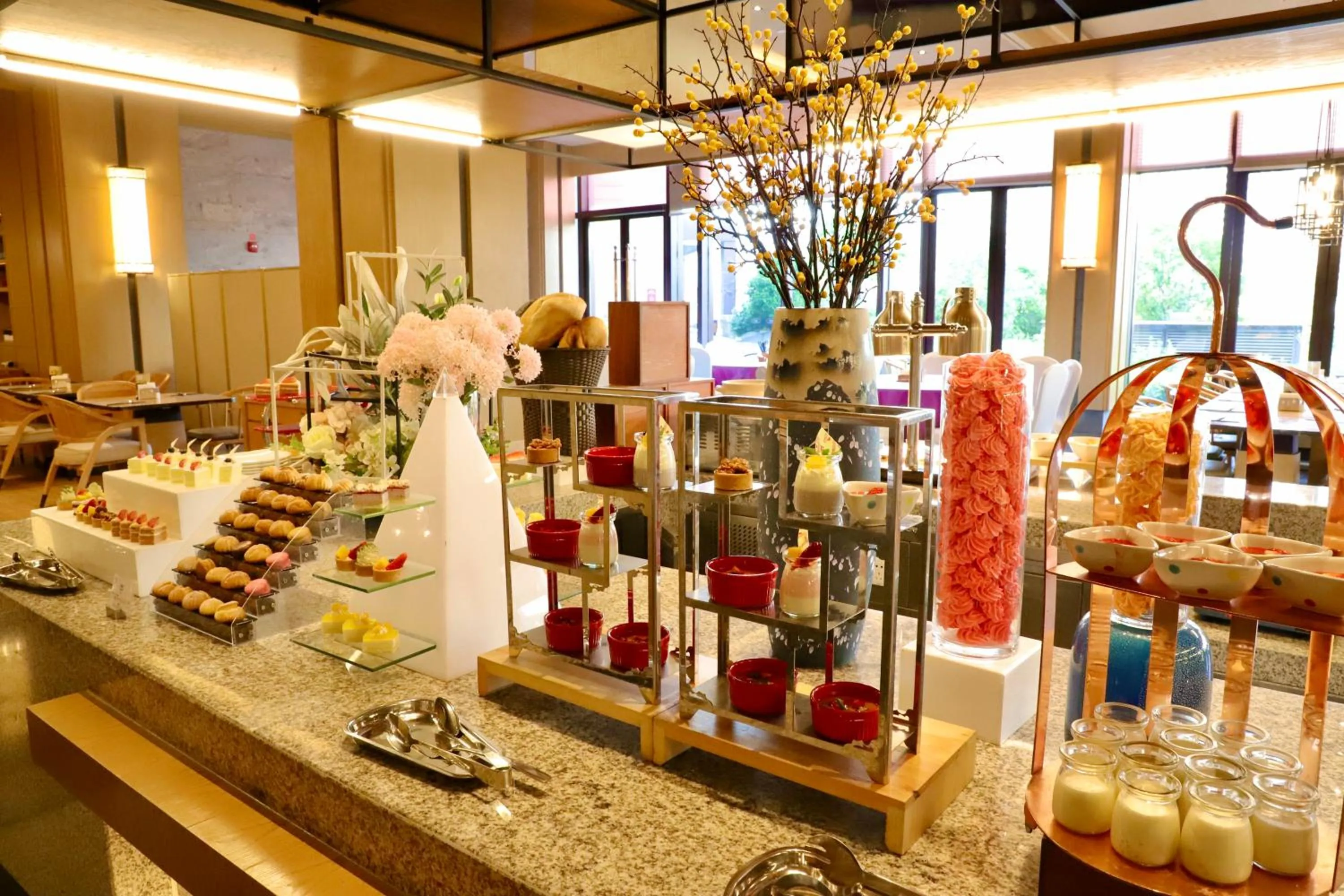 Restaurant/places to eat in Crowne Plaza Nanchang Wanli by IHG